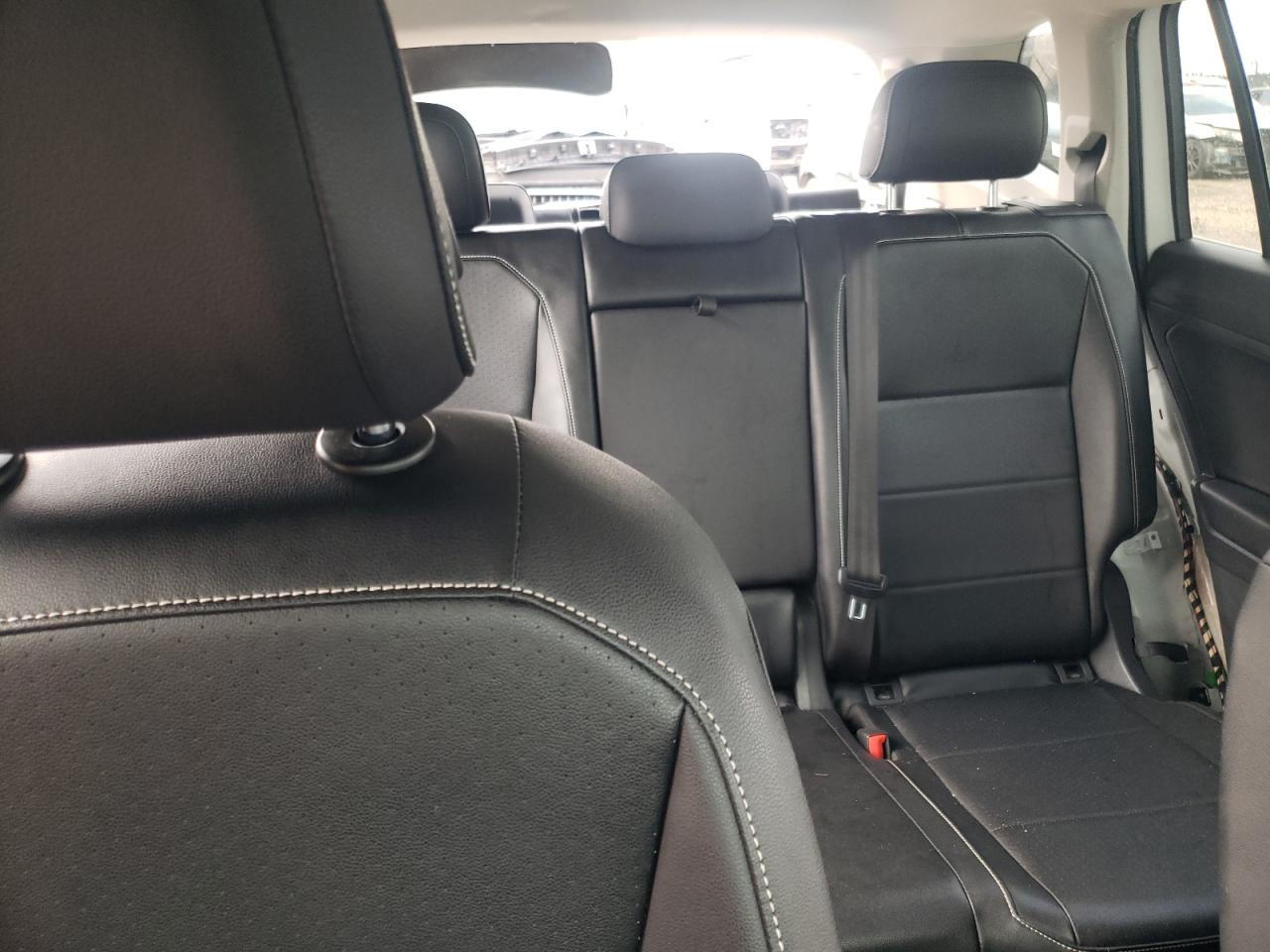 2021 Volkswagen Tiguan - Image 10