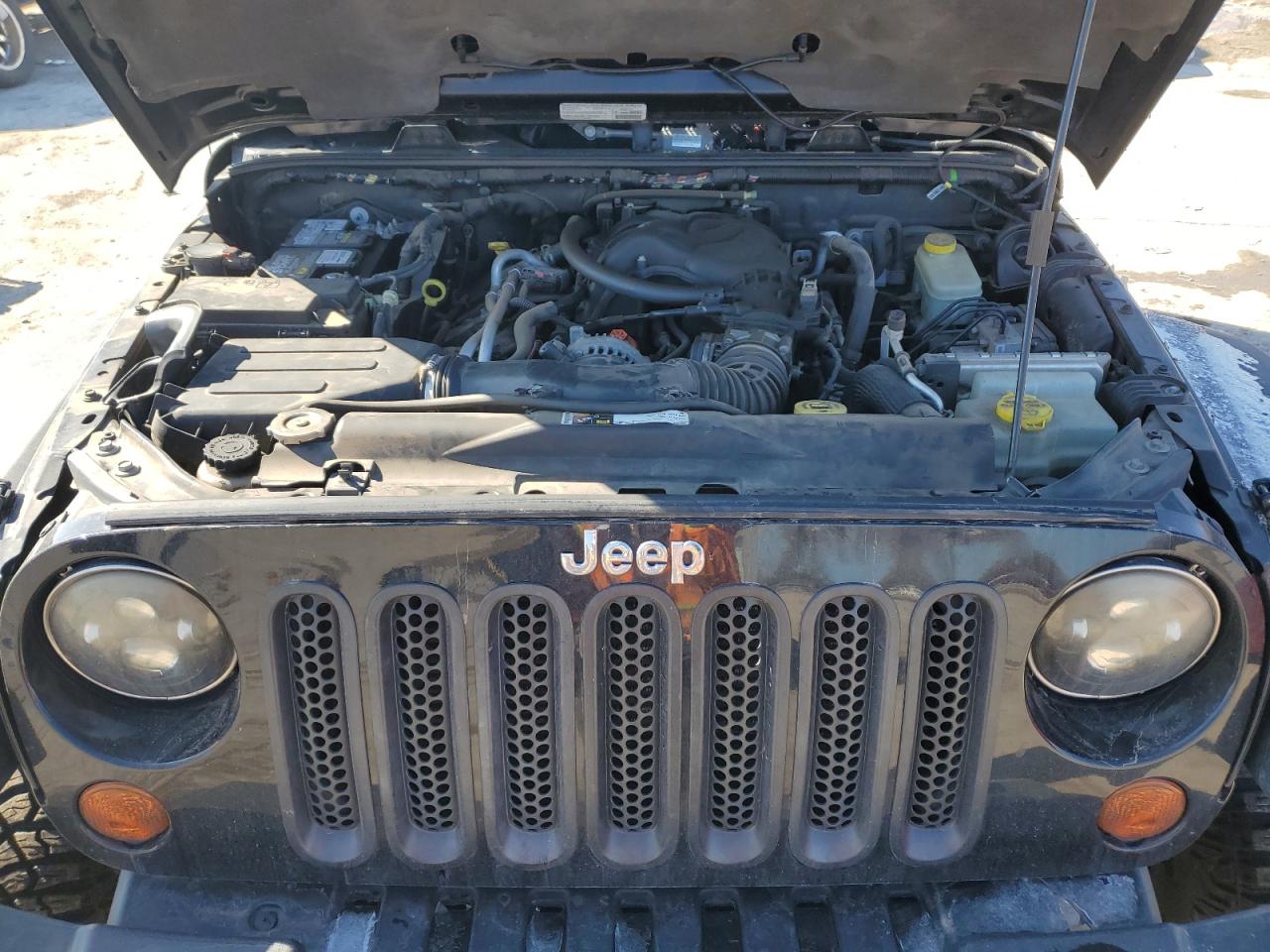 2013 Jeep Wrangler - Image 12