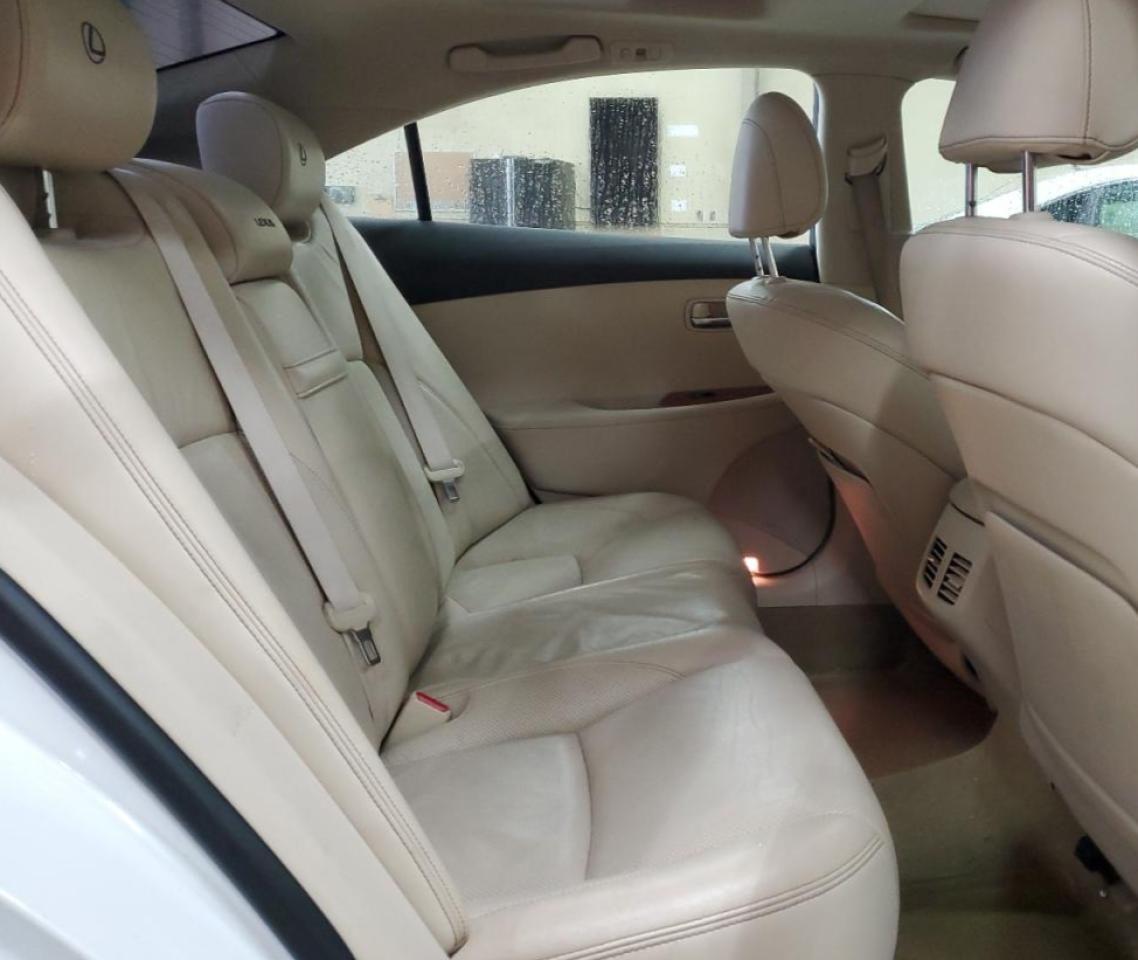 2012 Lexus ES - Image 10