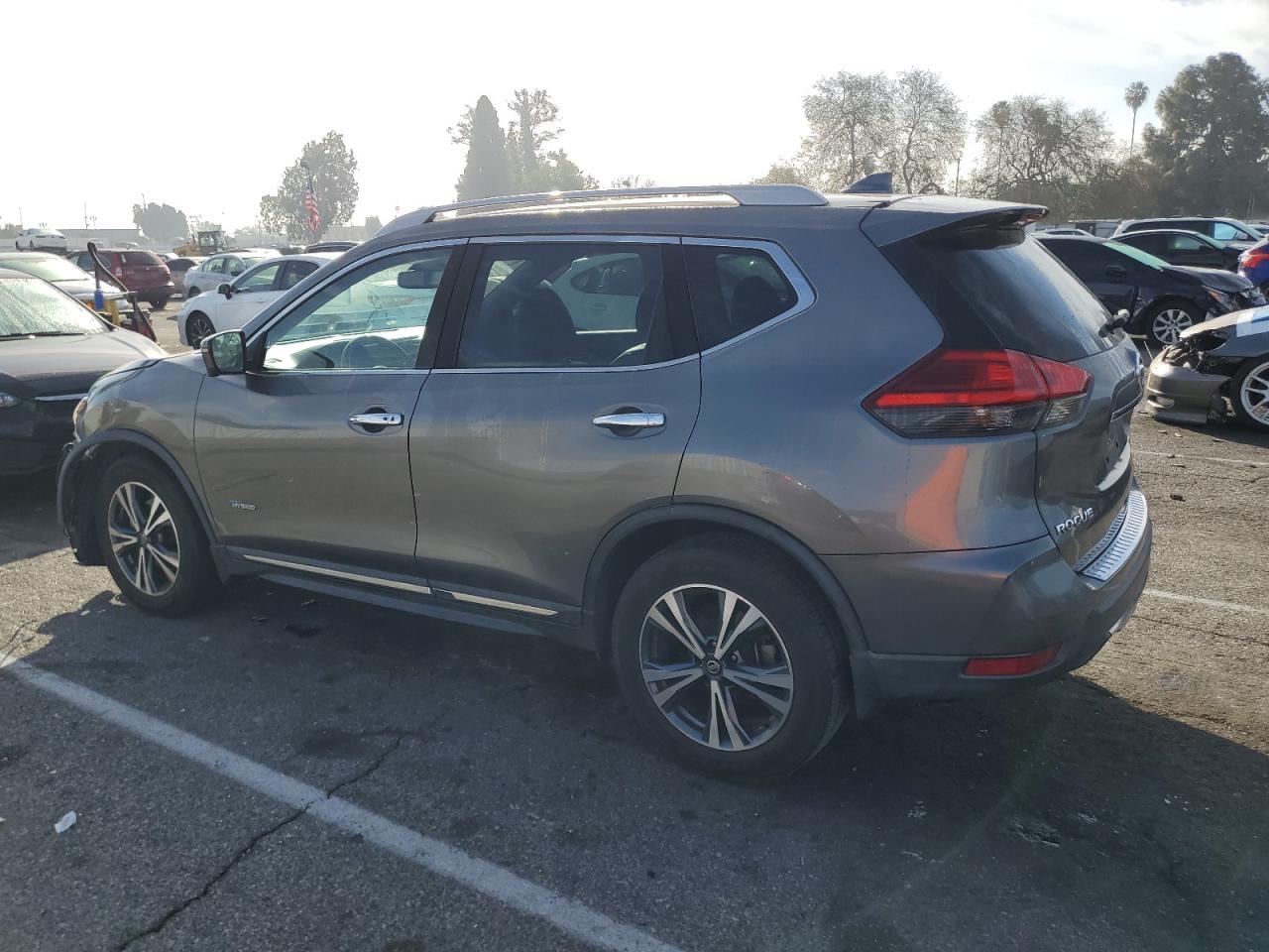 2017 Nissan Rogue - Image 2