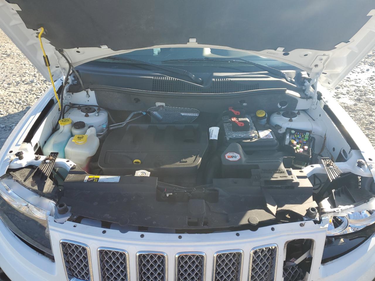 2015 Jeep Compass - Image 13