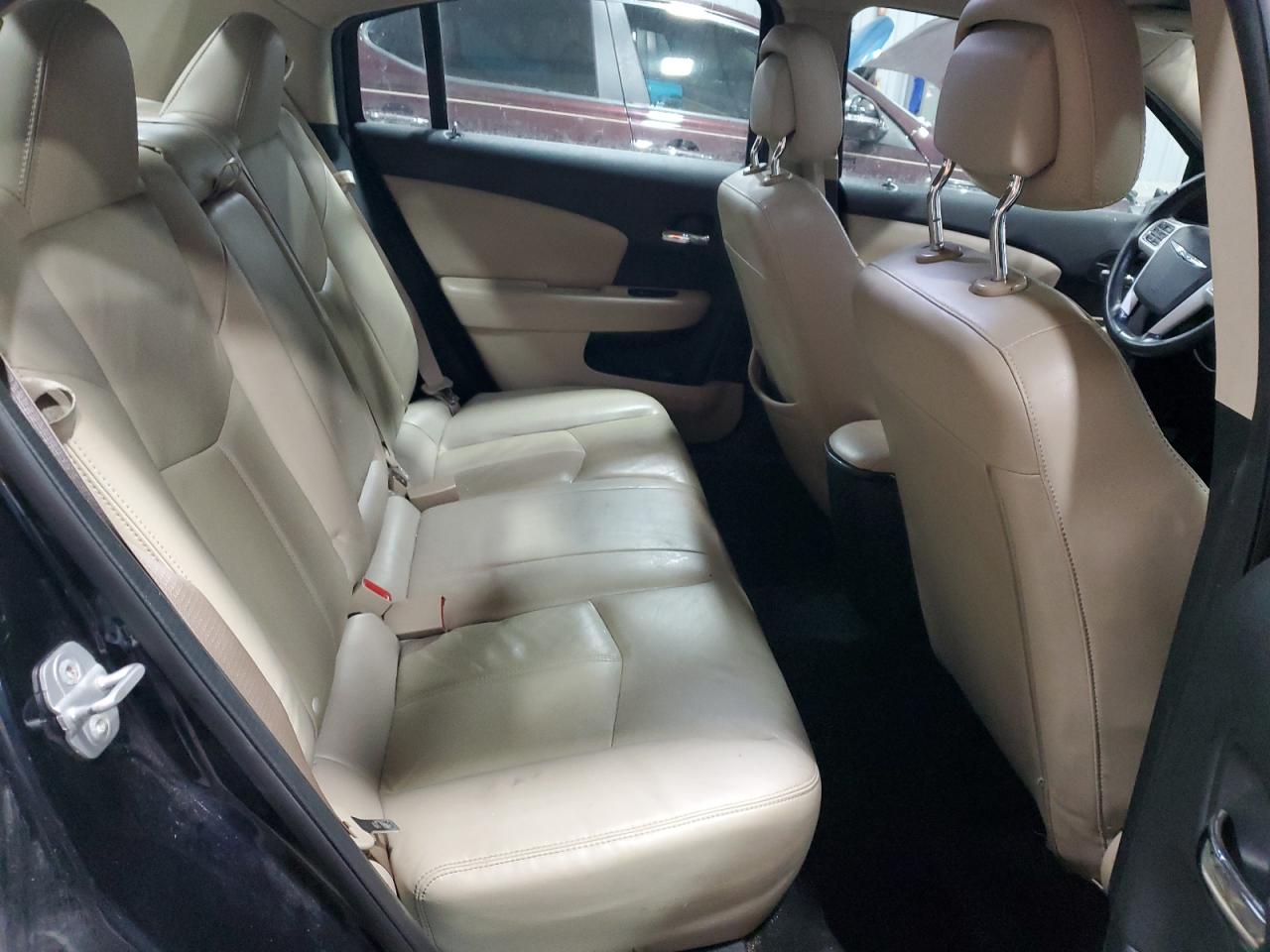 2012 Chrysler 200 - Image 10