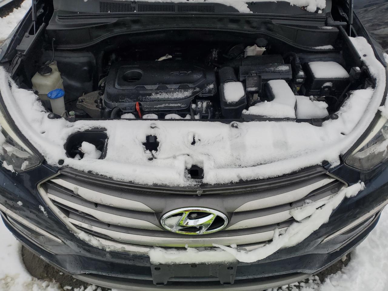 2017 Hyundai Santa Fe - Image 12