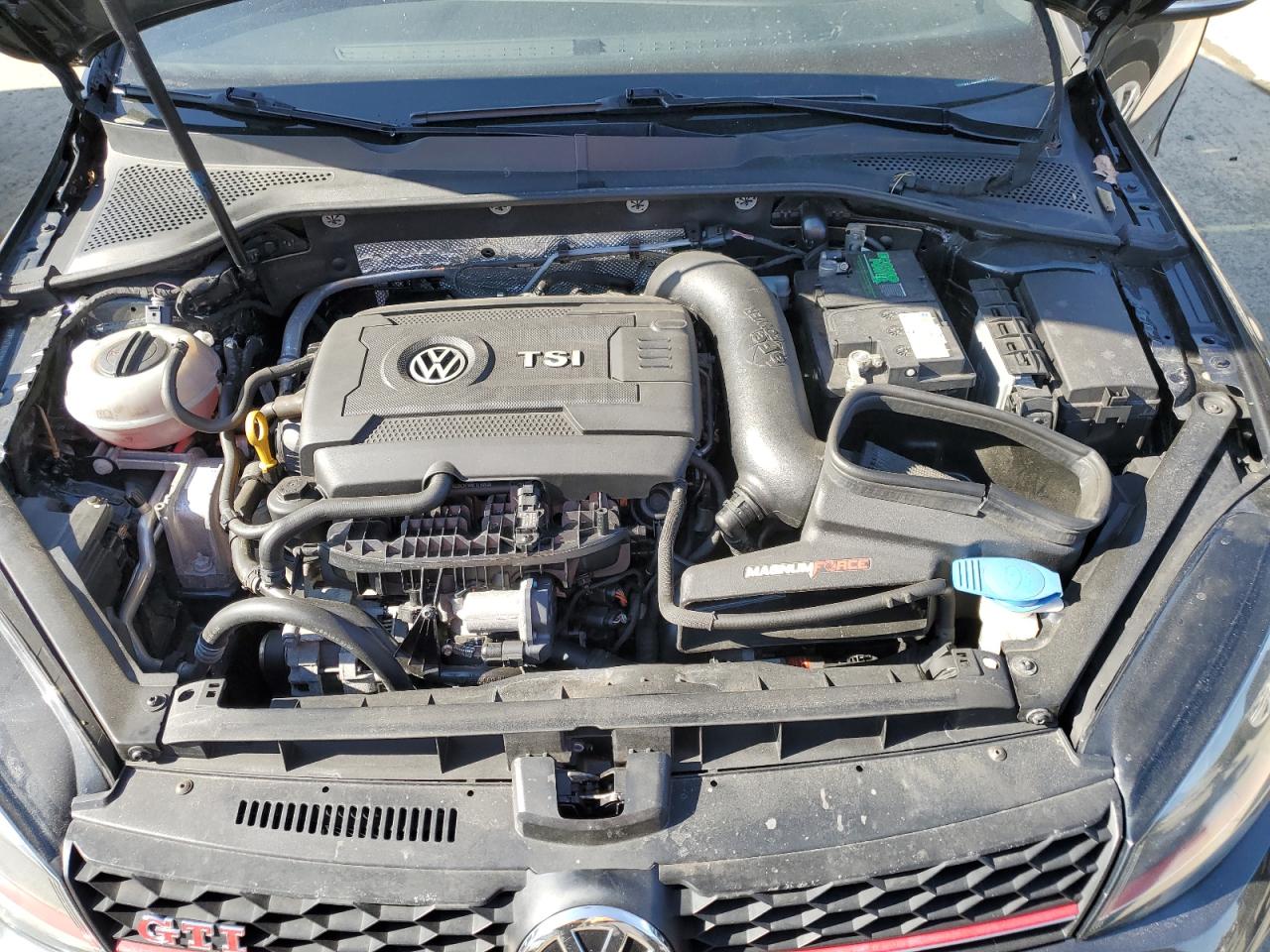 2017 Volkswagen GTI - Image 11