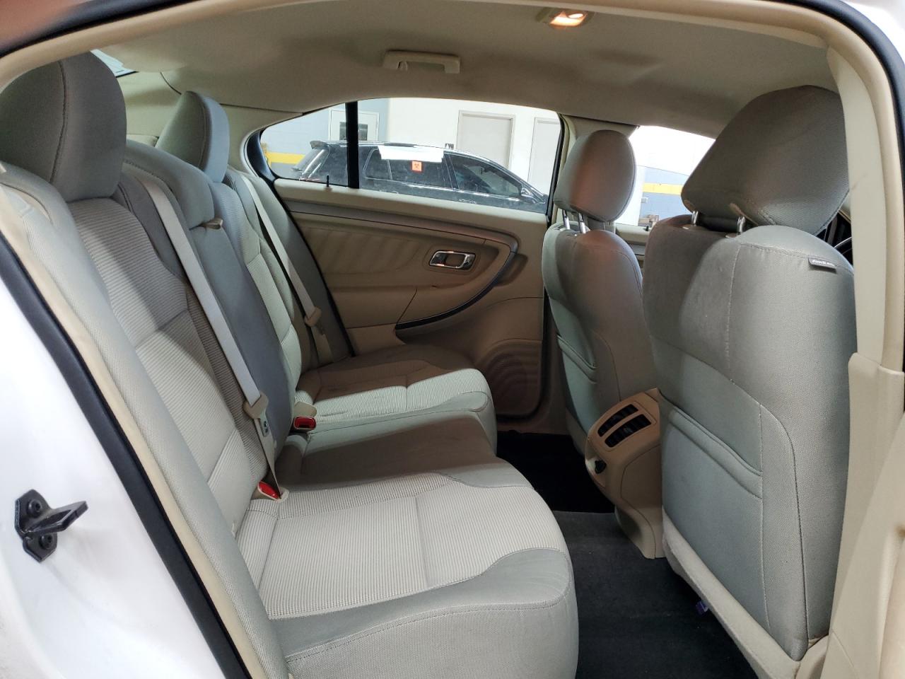 2013 Ford Taurus - Image 11