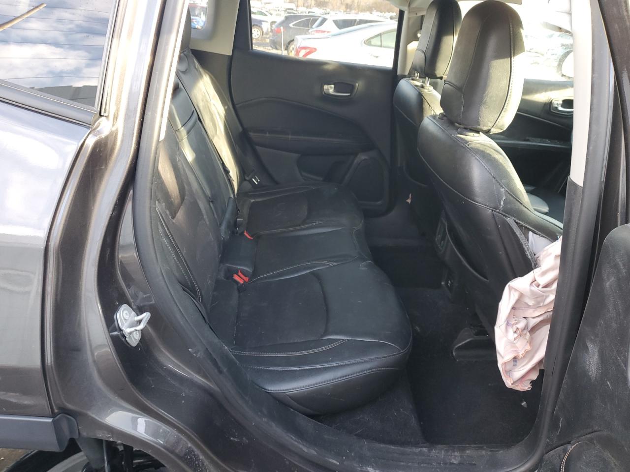 2018 Jeep Compass - Image 11