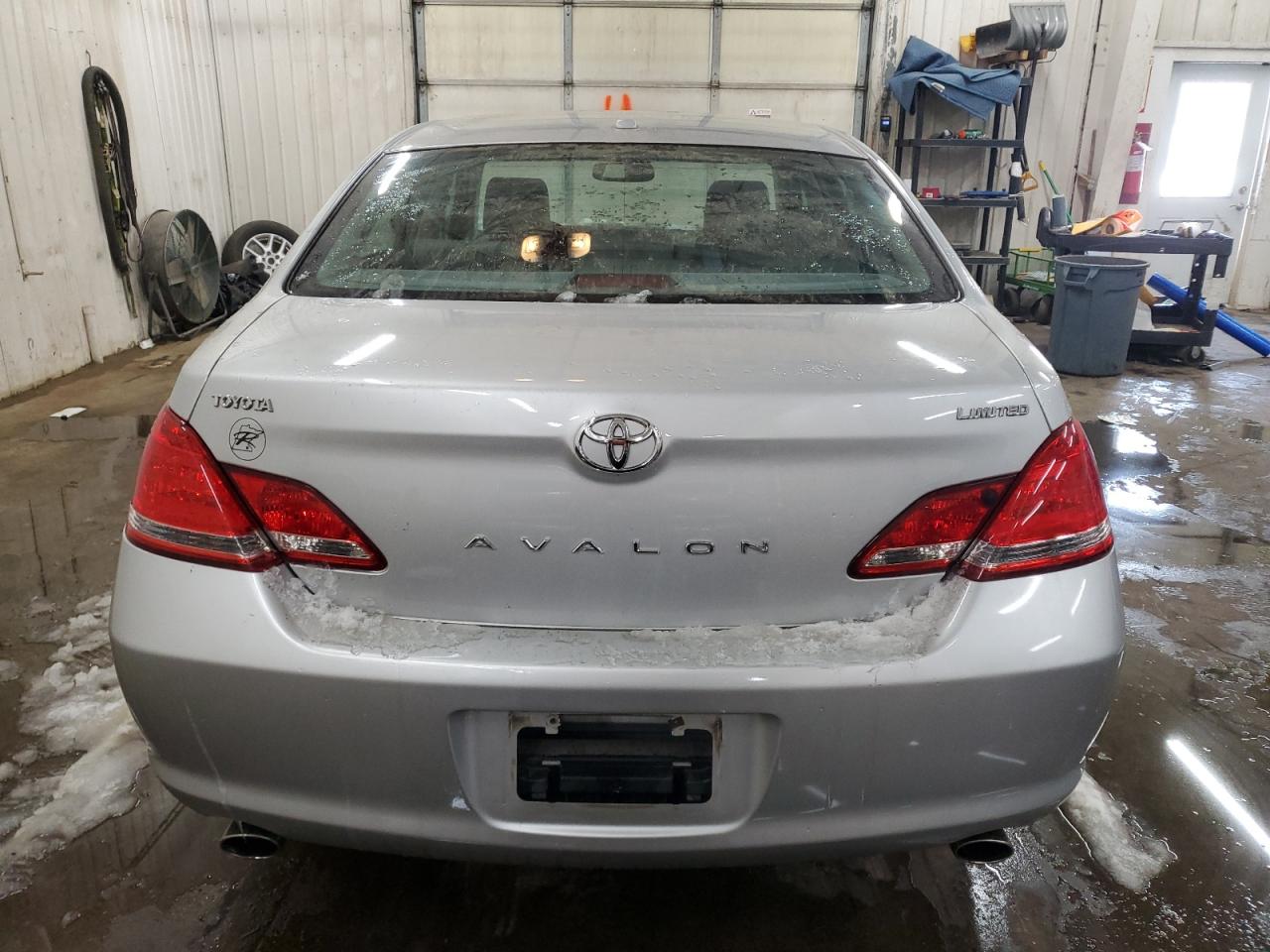 2010 Toyota Avalon - Image 6