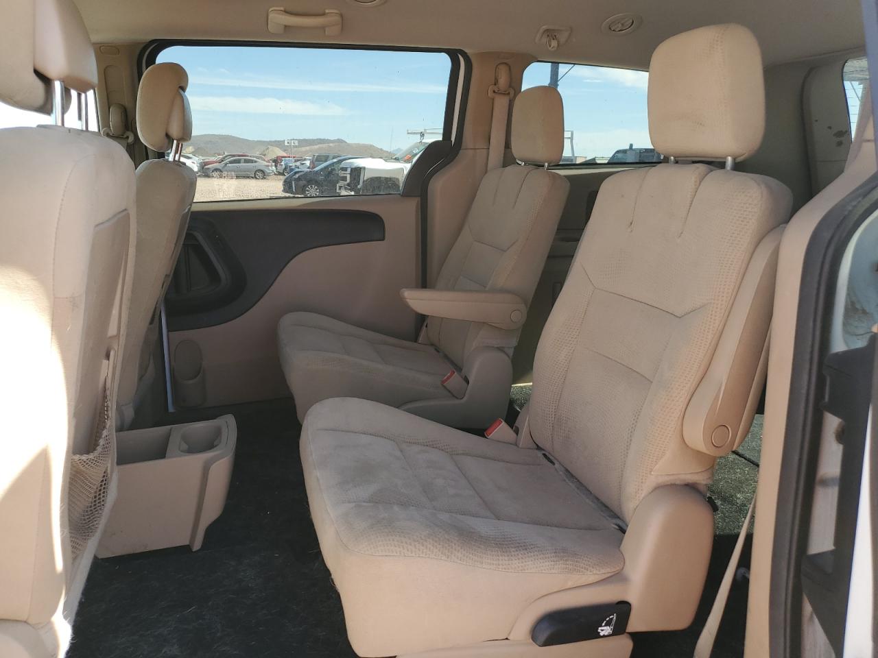 2016 Dodge Caravan - Image 11