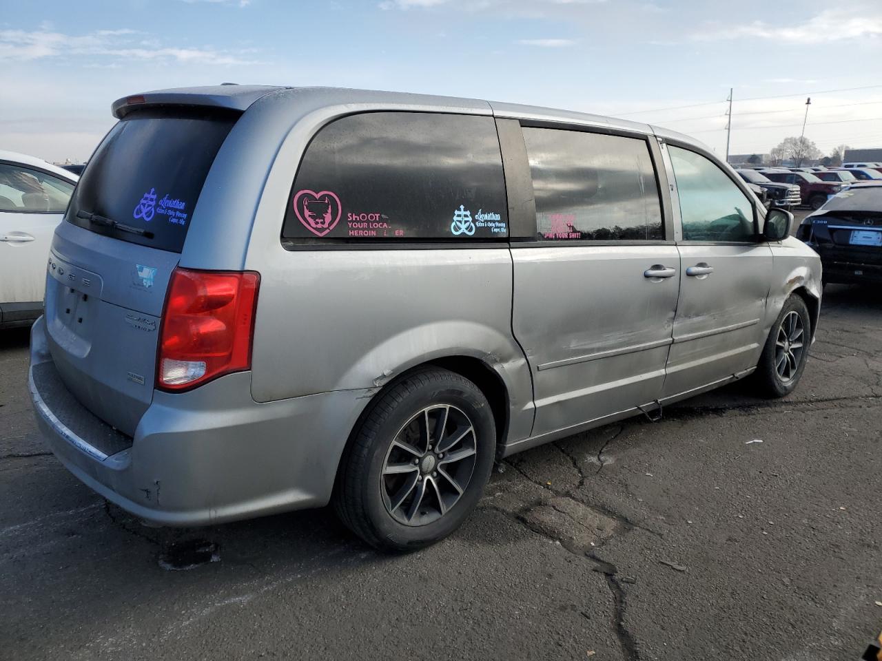 2017 Dodge Caravan - Image 3