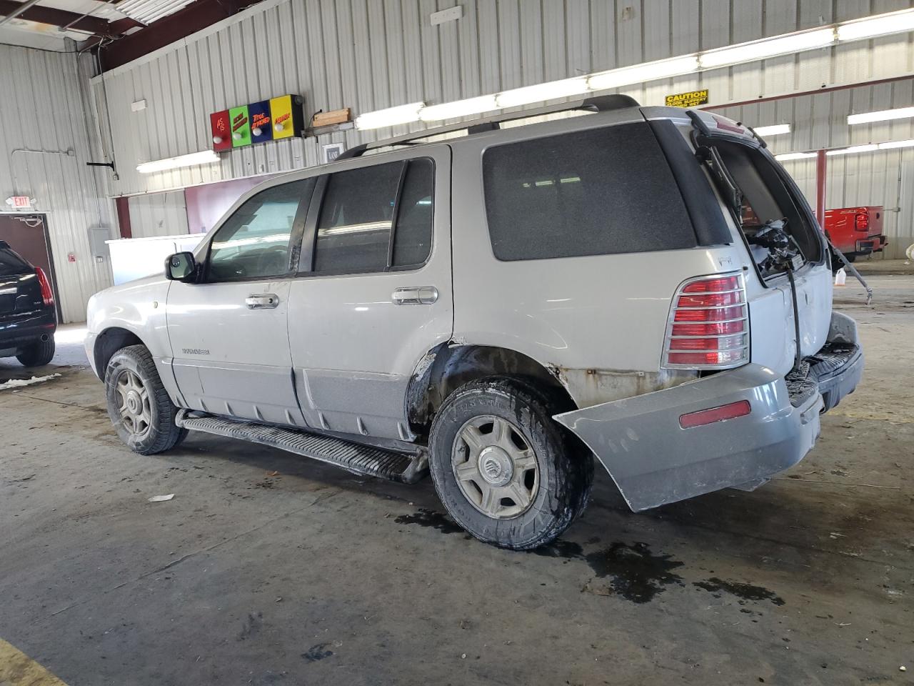 2002 Mercury Mountaineer - Image 2