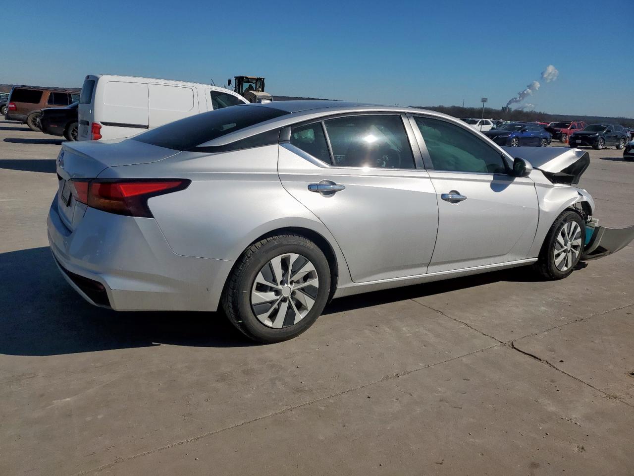 2020 Nissan Altima - Image 3