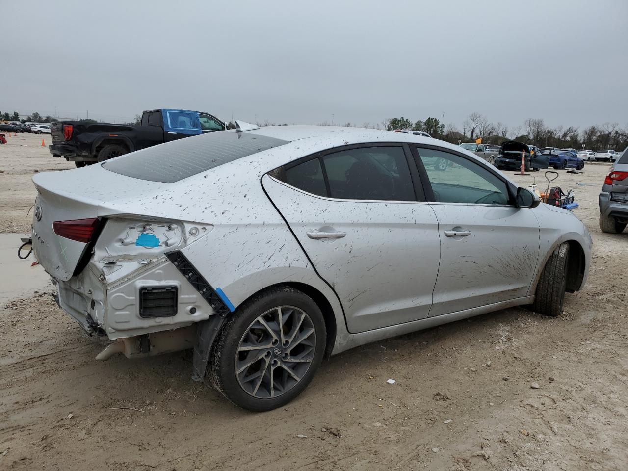 2019 Hyundai Elantra - Image 3