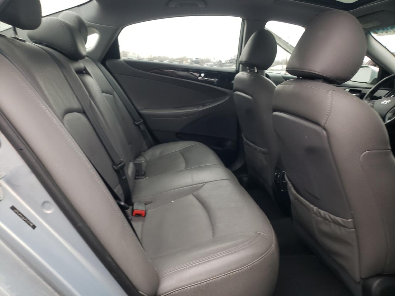 2012 Hyundai Sonata - Image 10