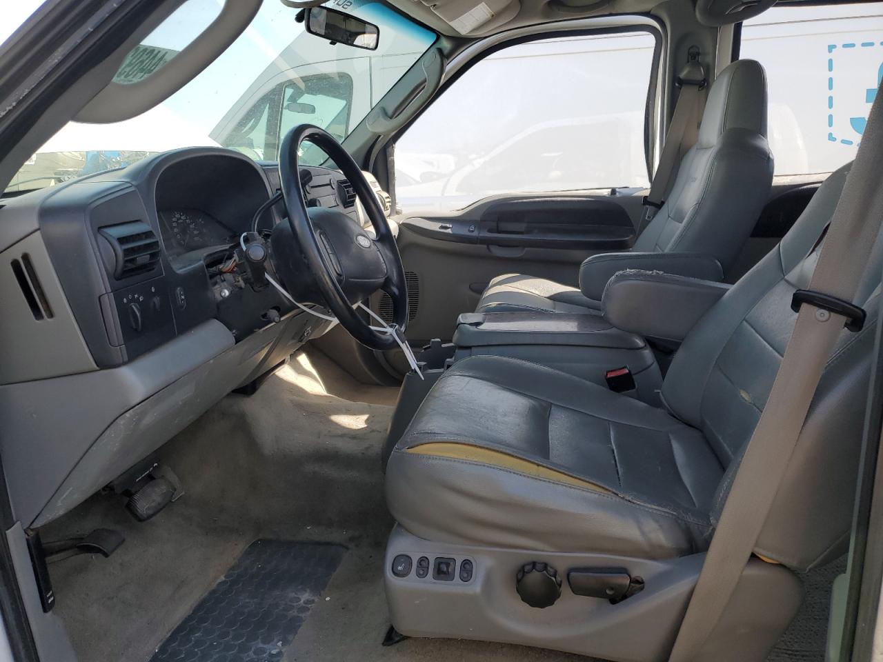 2006 Ford F350 - Image 7