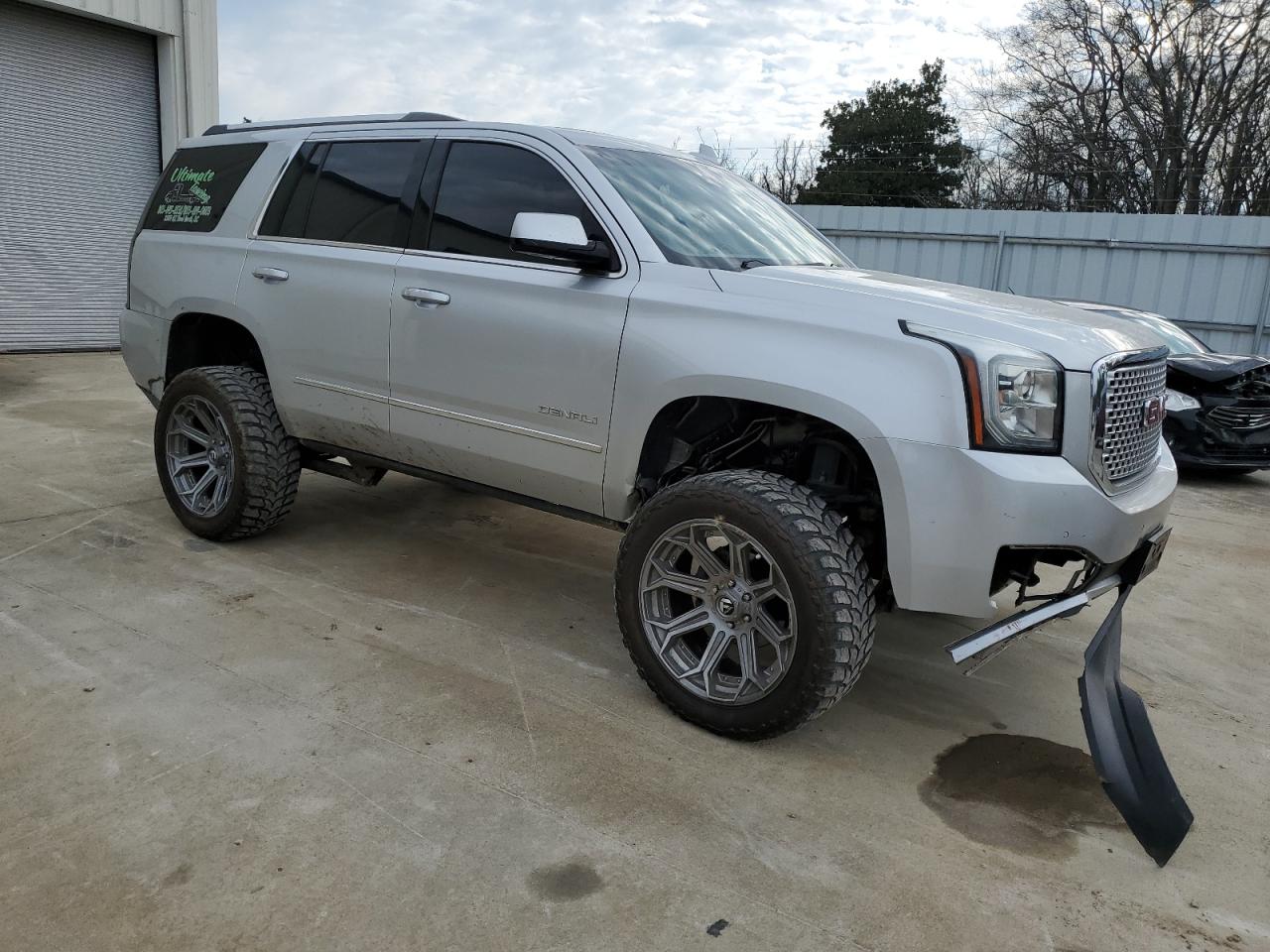 2017 GMC Yukon - Image 4