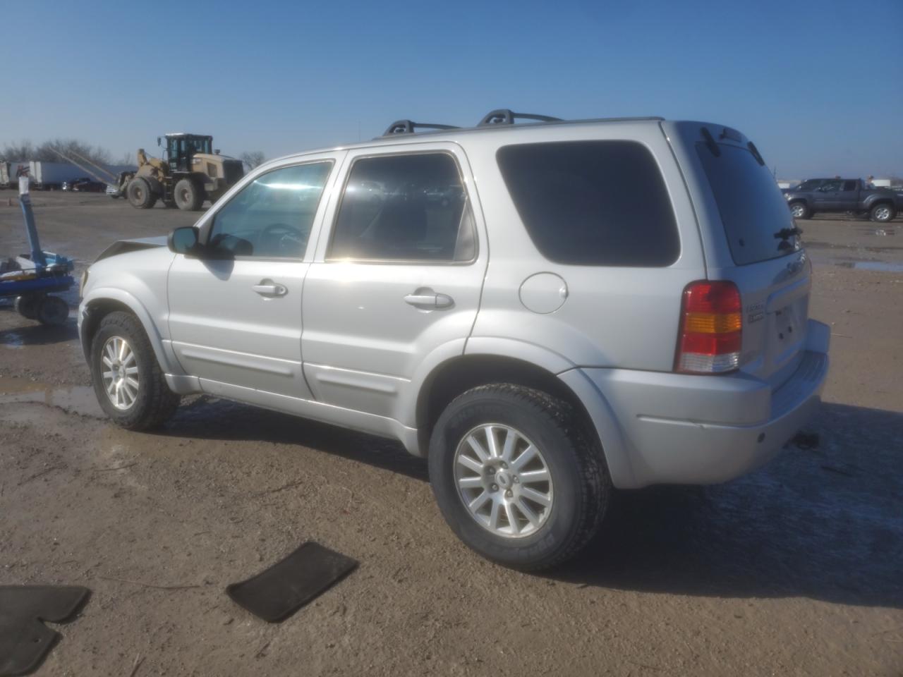 2004 Ford Escape - Image 2