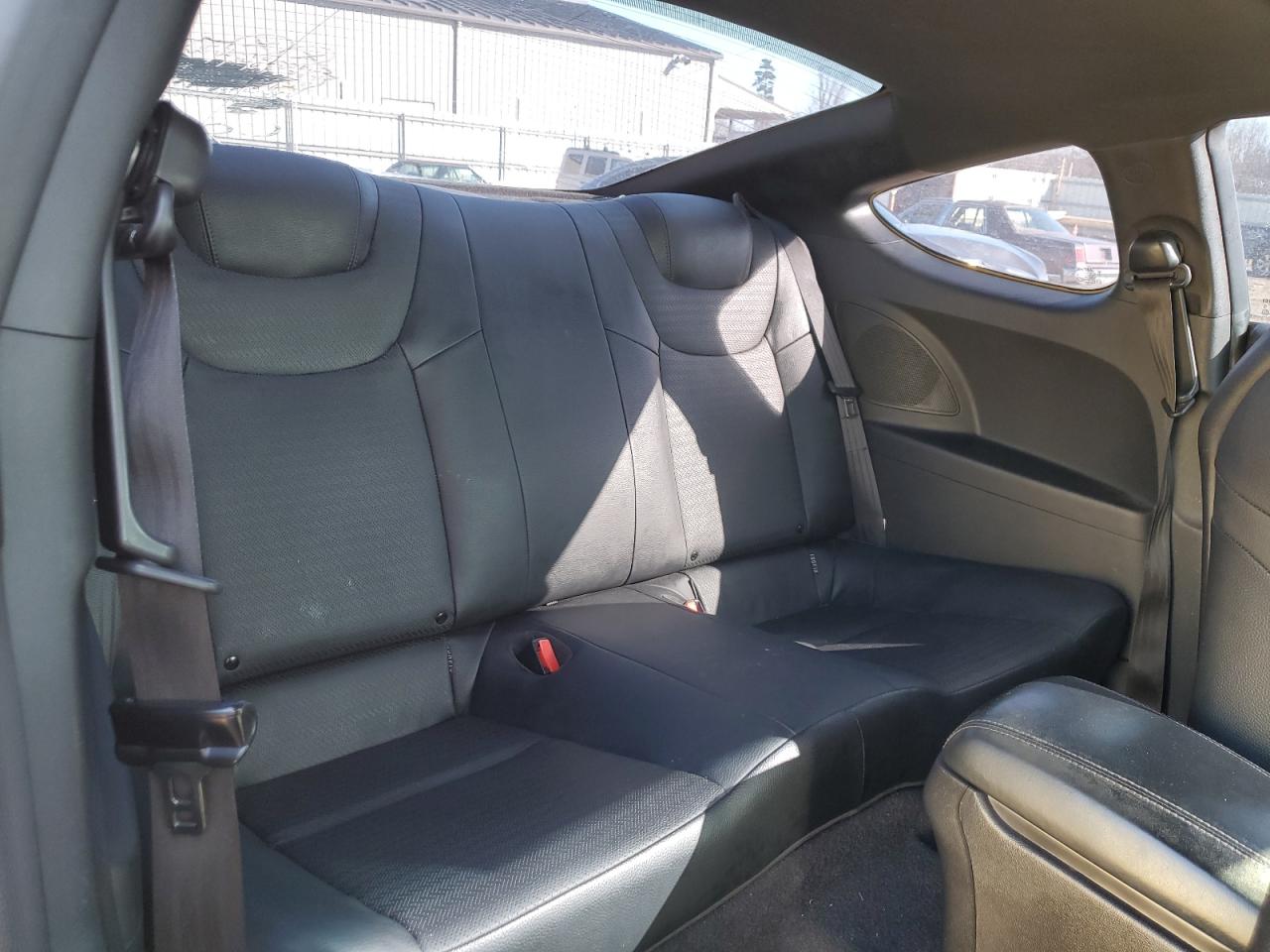 2015 Hyundai Genesis - Image 10