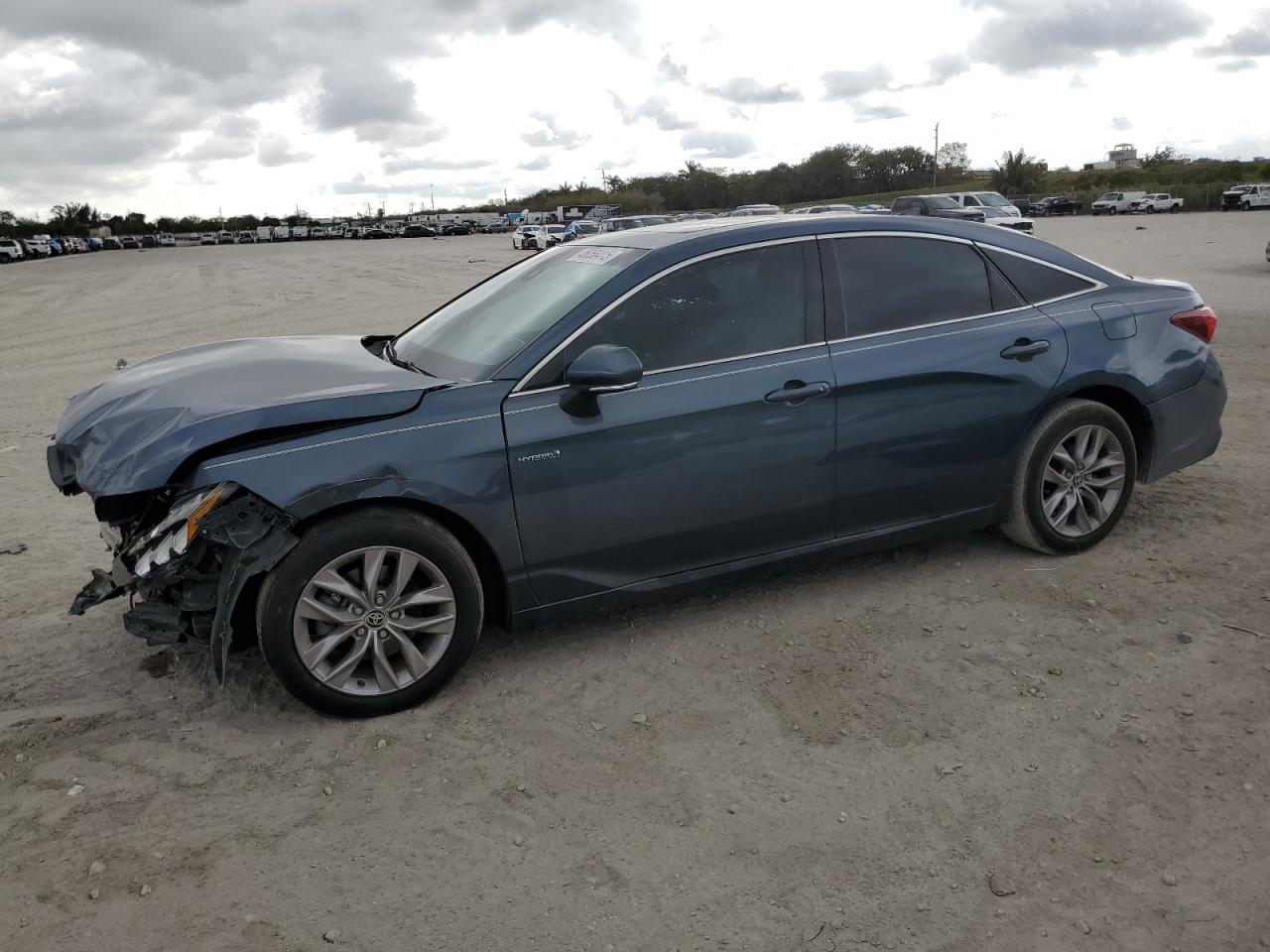 2021 Toyota Avalon - Image 1