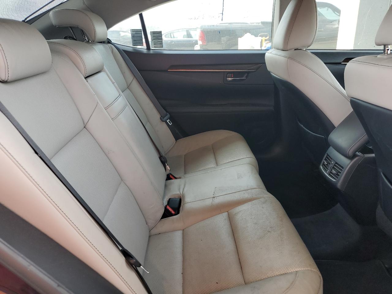 2014 Lexus ES - Image 10