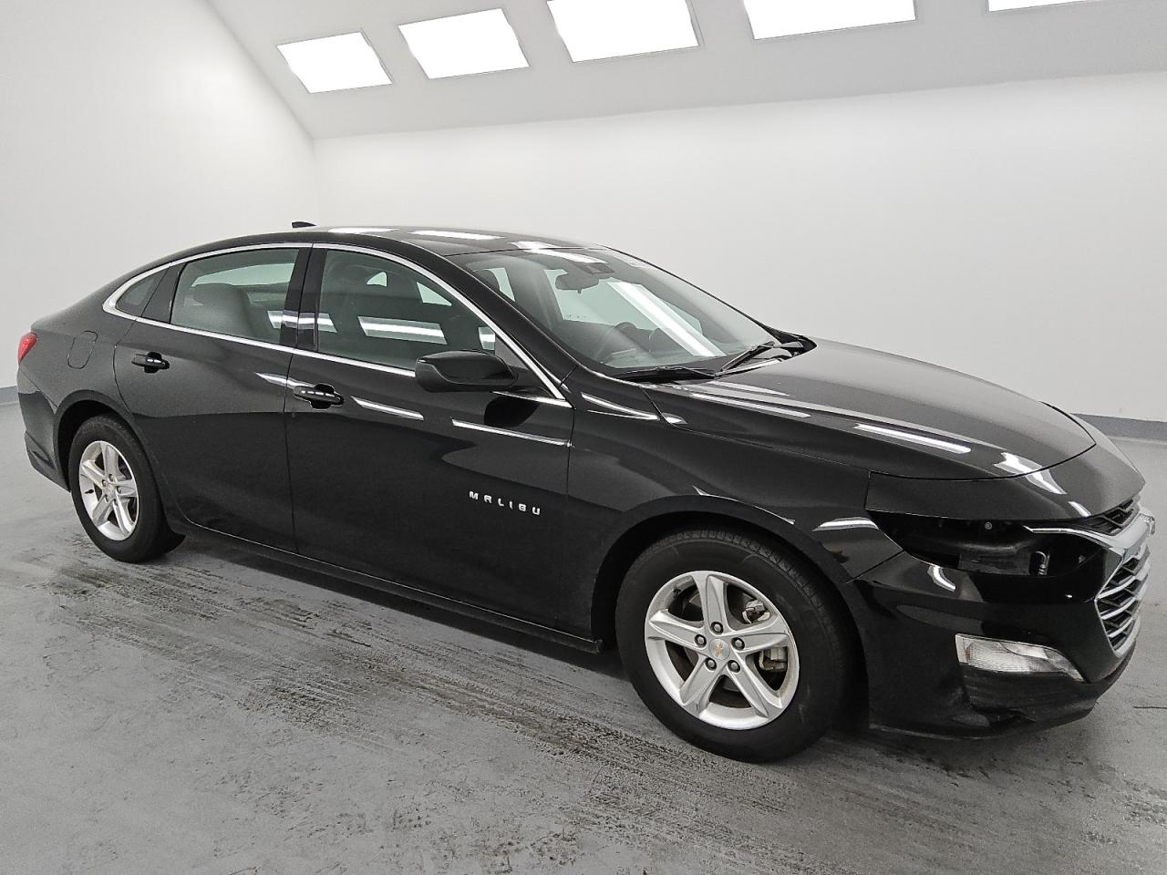 2023 Chevrolet Malibu - Image 4