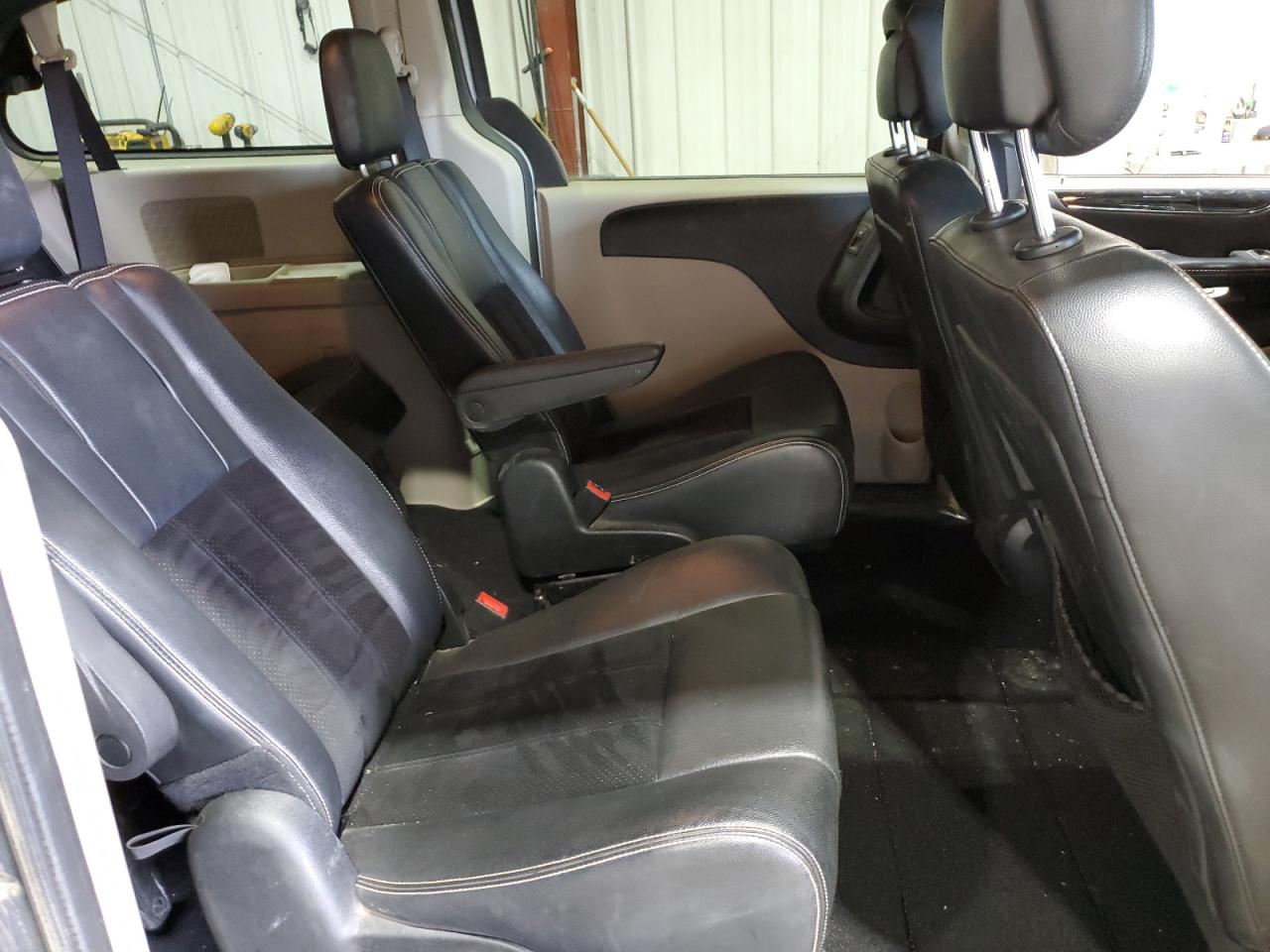 2017 Dodge Caravan - Image 12