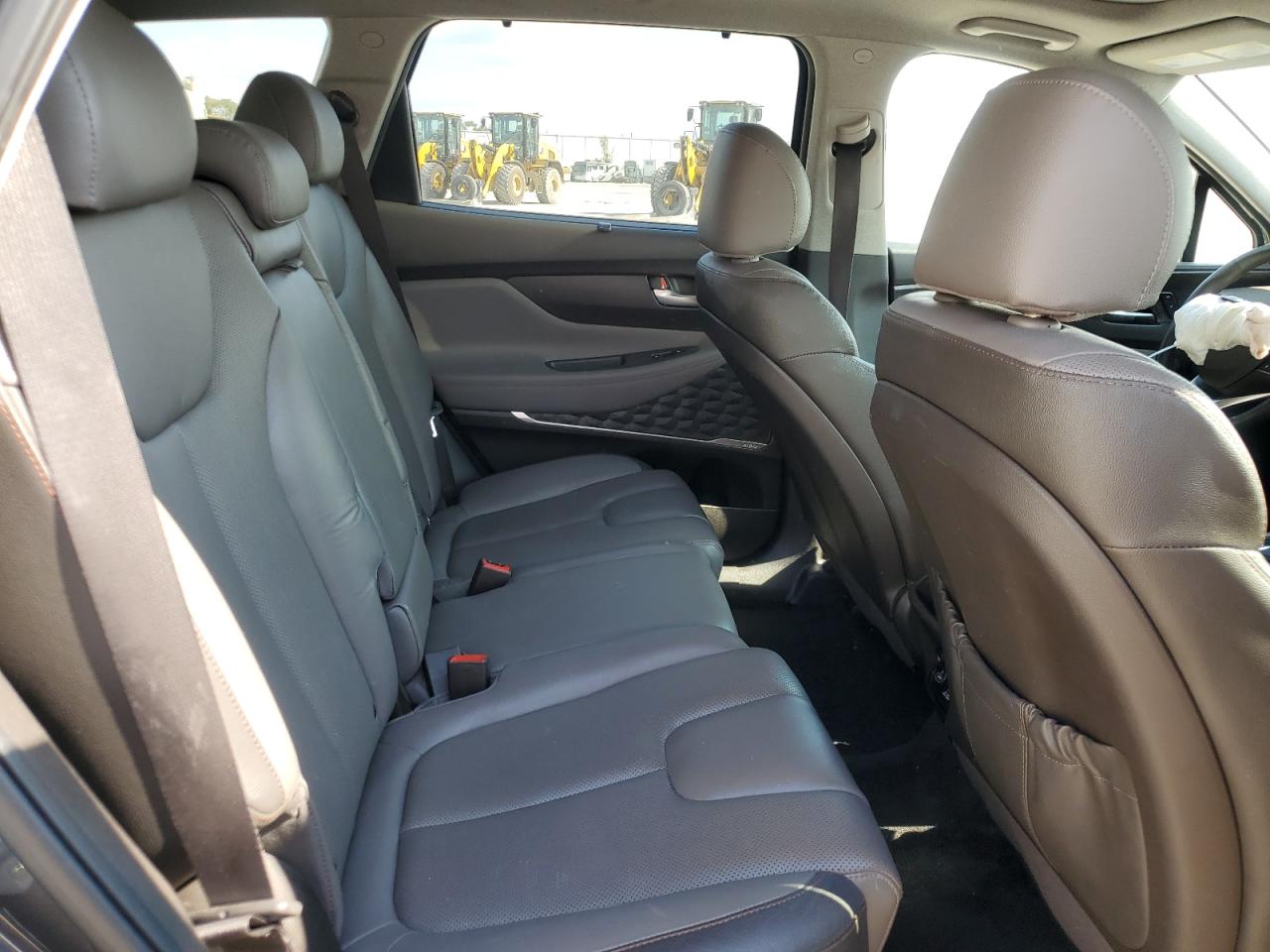 2020 Hyundai Santa Fe - Image 11