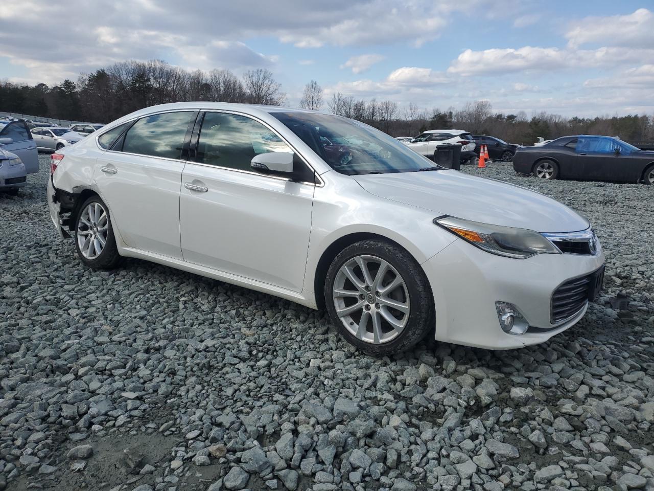 2013 Toyota Avalon - Image 4