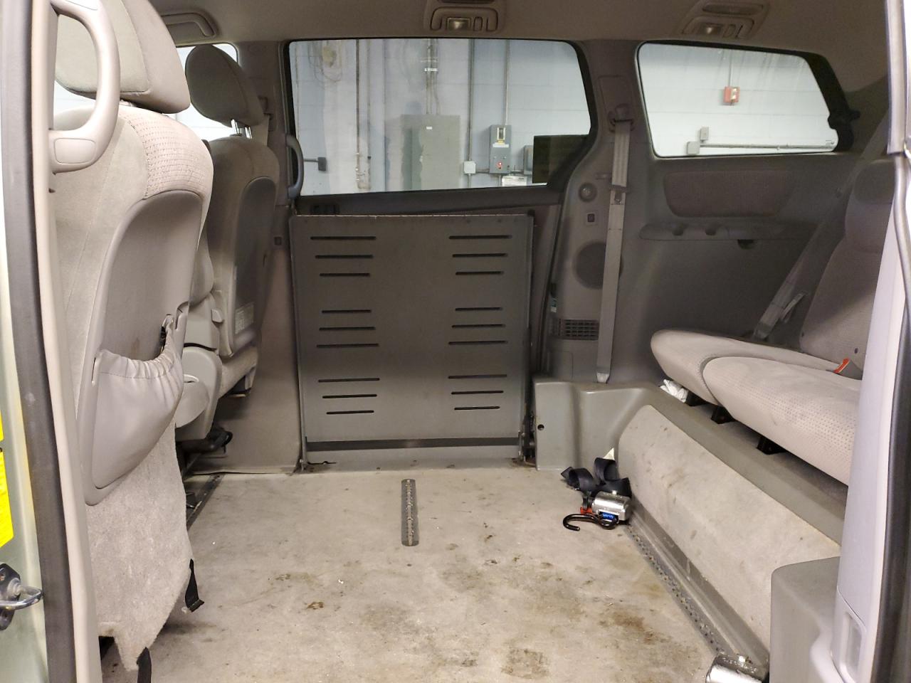2008 Toyota Sienna - Image 11