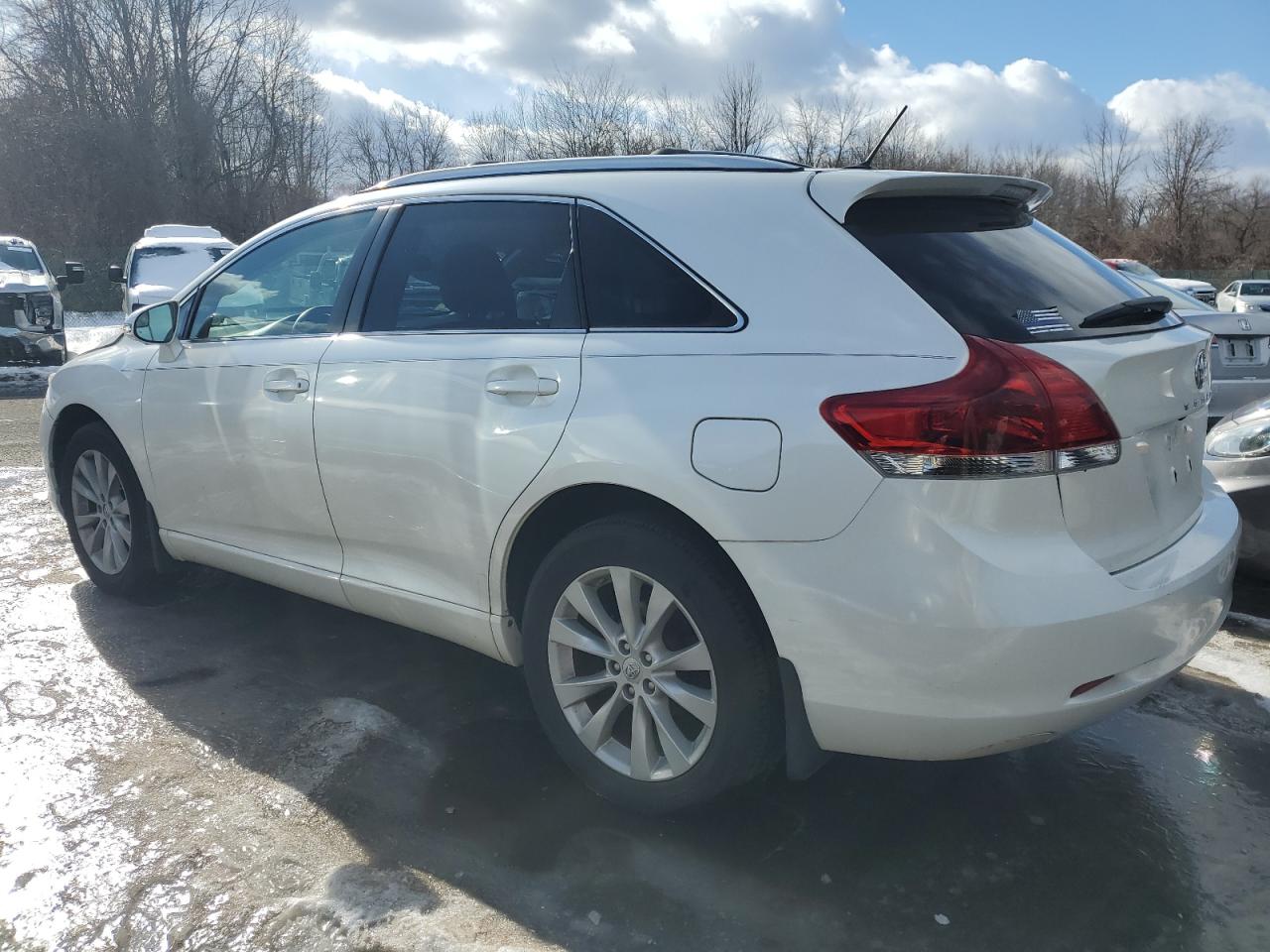 2015 Toyota Venza - Image 2