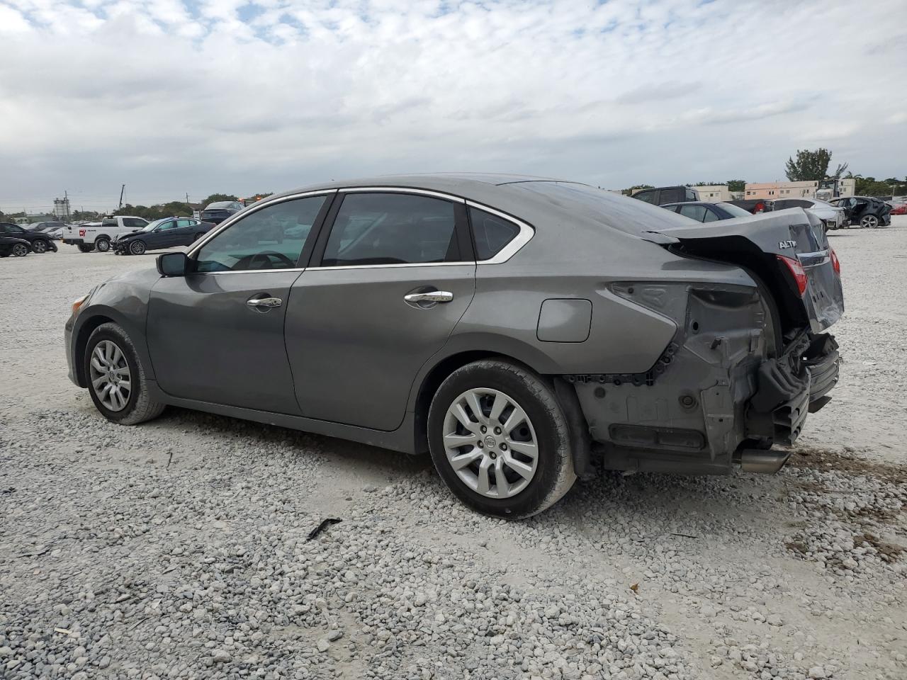 2016 Nissan Altima - Image 2