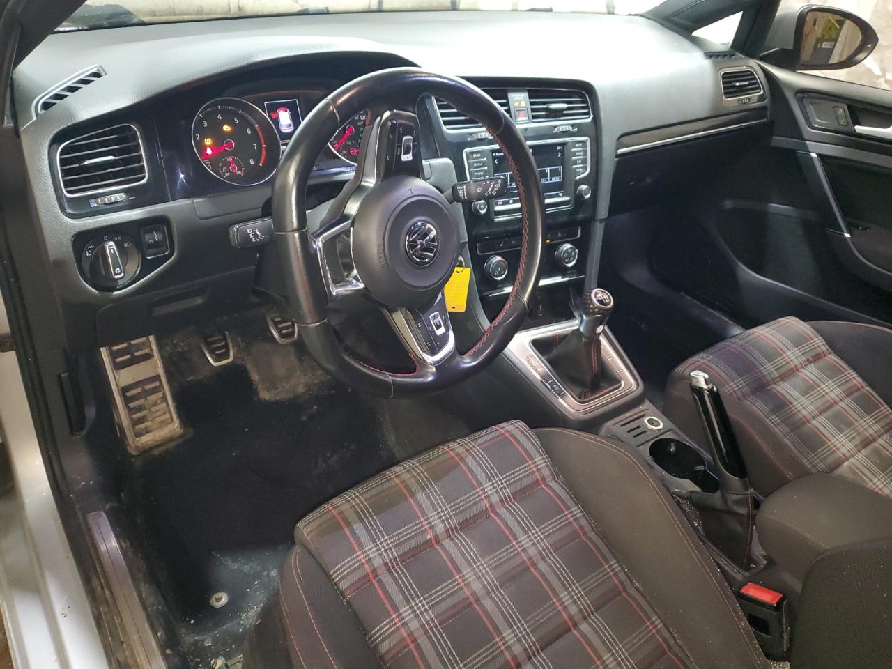2016 Volkswagen GTI - Image 8