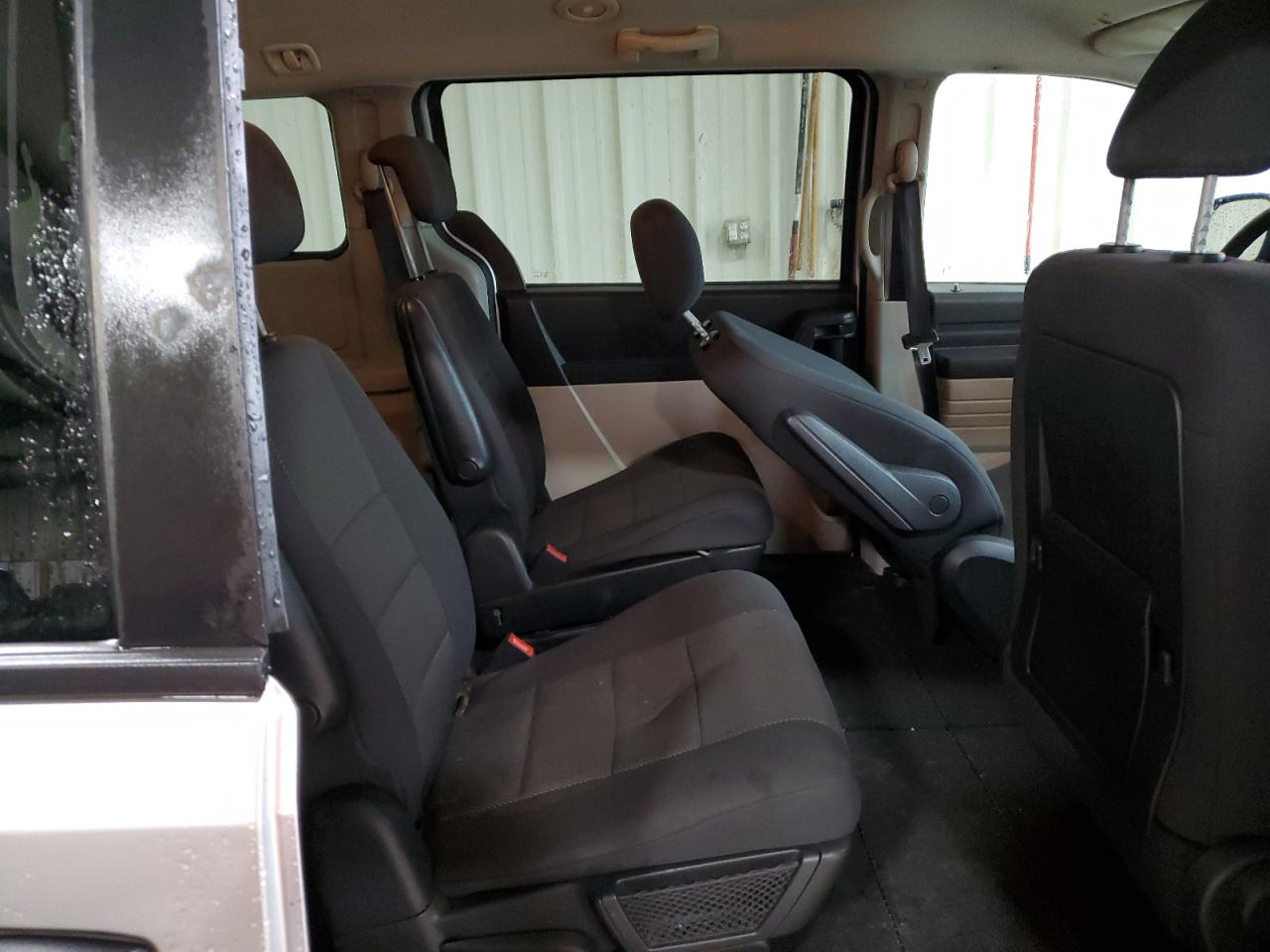 2008 Dodge Caravan - Image 11