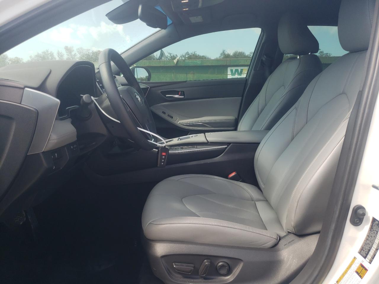 2021 Toyota Avalon - Image 7