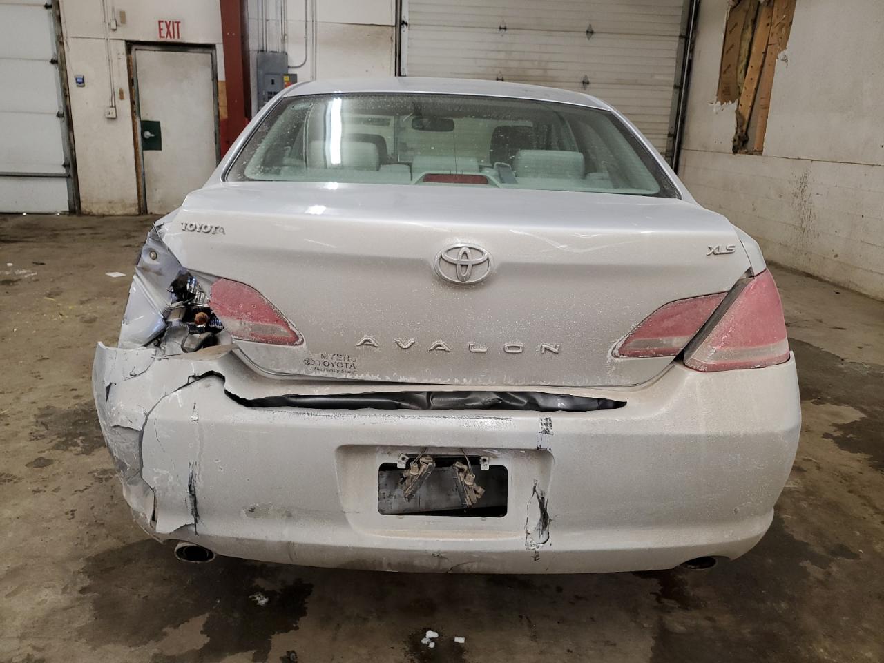 2006 Toyota Avalon - Image 6