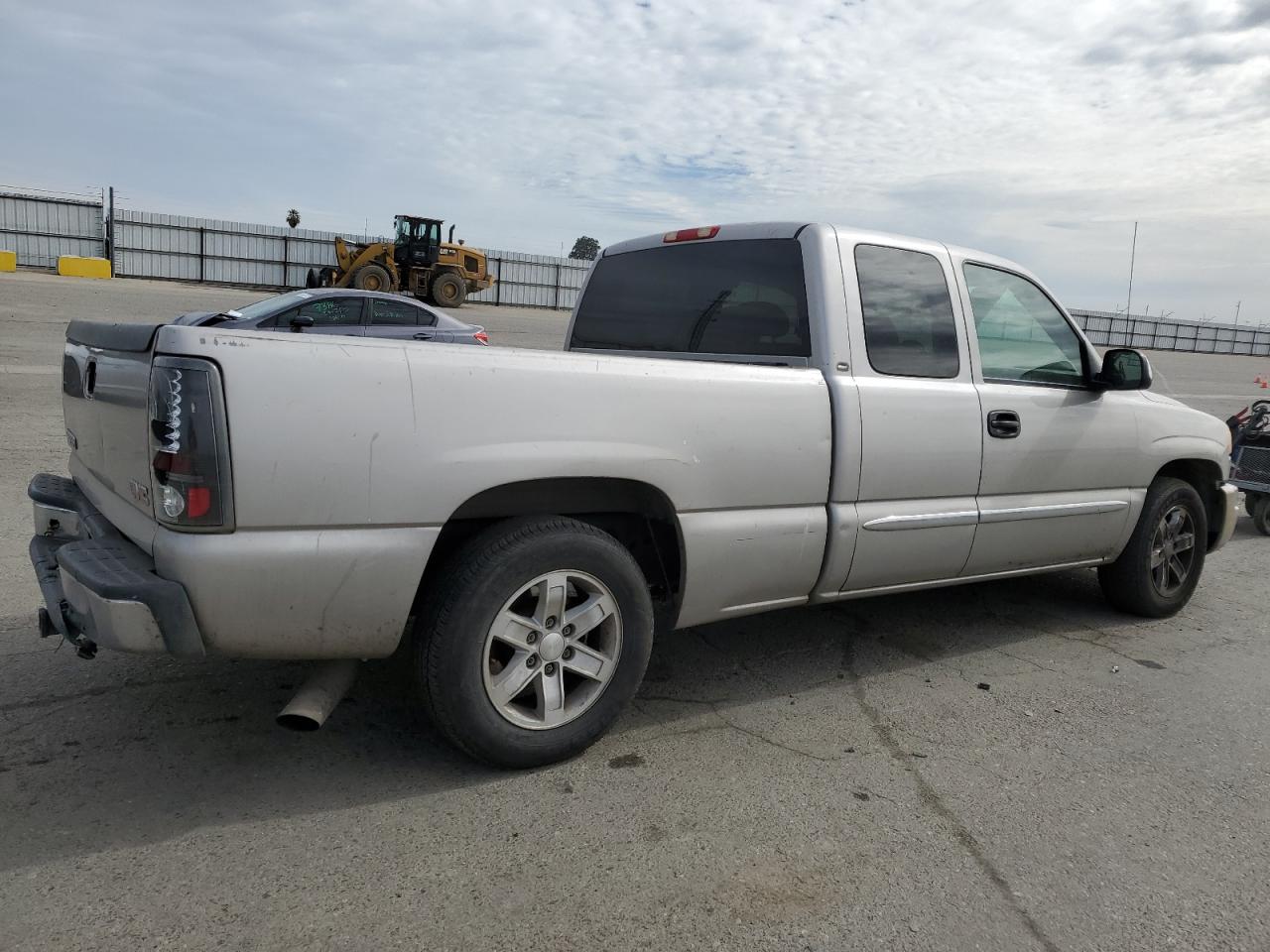 2004 GMC Sierra - Image 3
