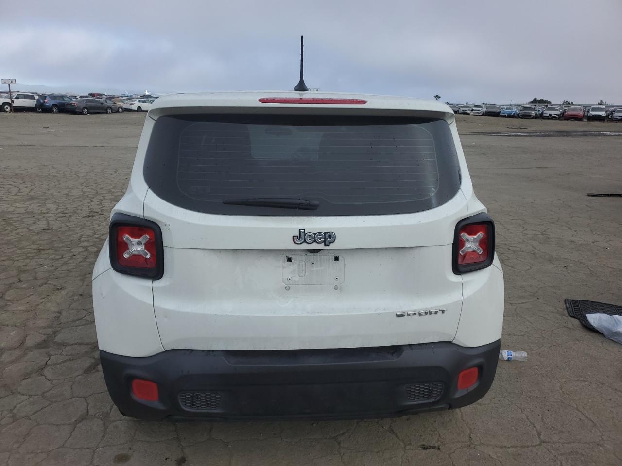 2017 Jeep Renegade - Image 6
