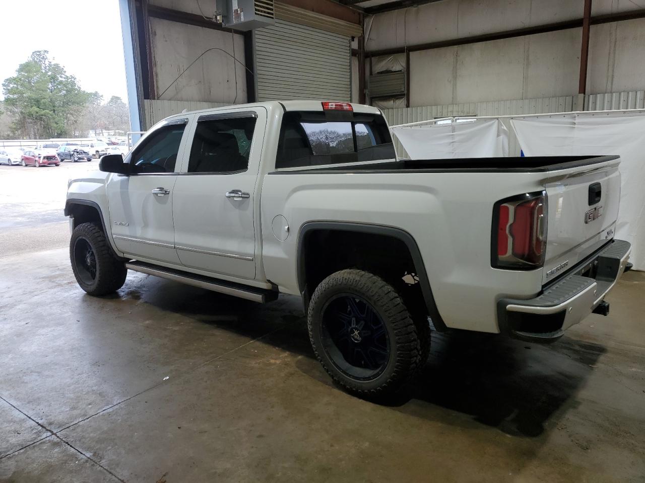 2016 GMC Sierra - Image 2
