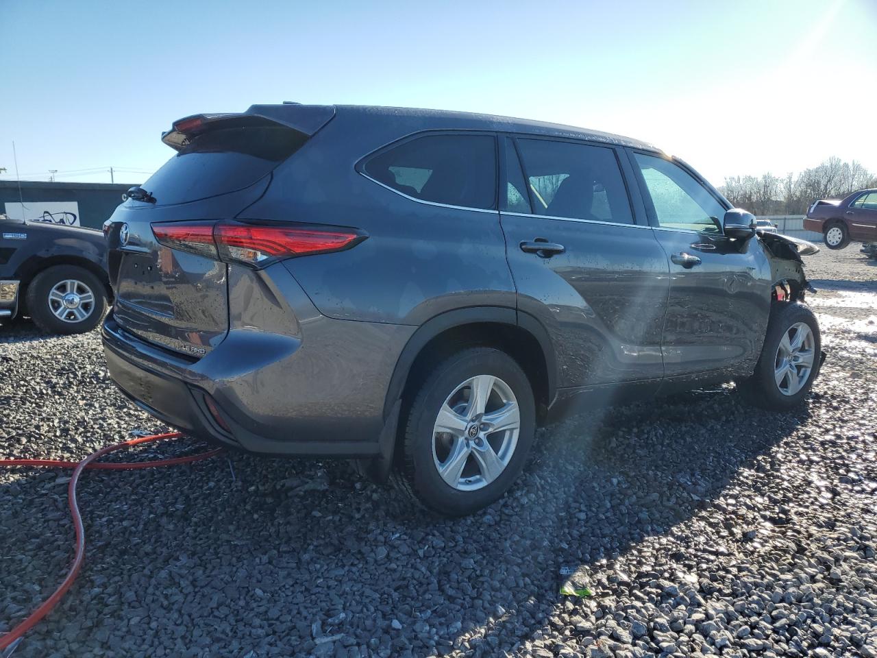 2021 Toyota Highlander - Image 3