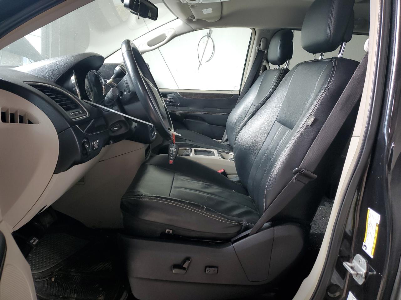 2012 Chrysler Town & Country - Image 7
