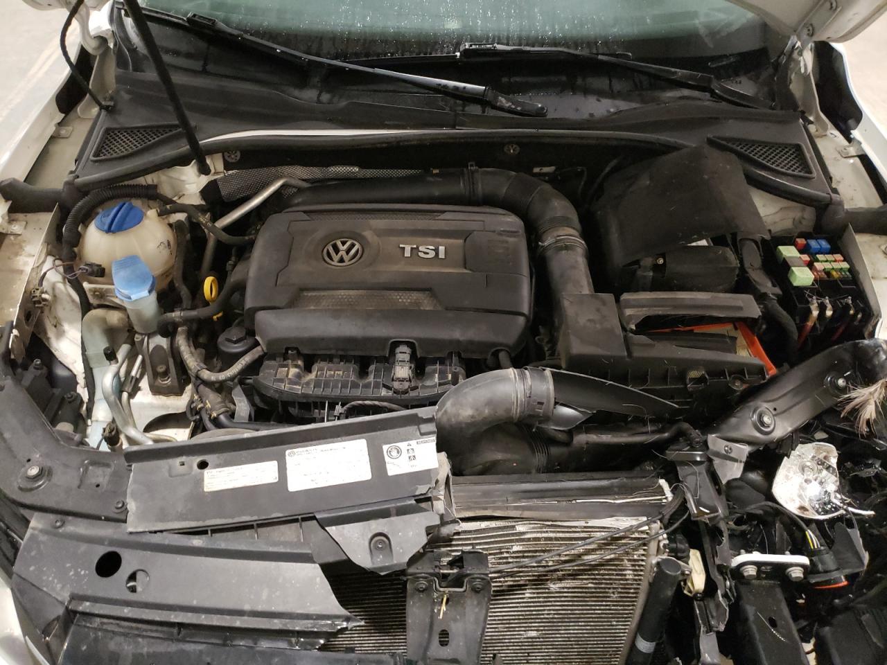 2015 Volkswagen Passat - Image 11