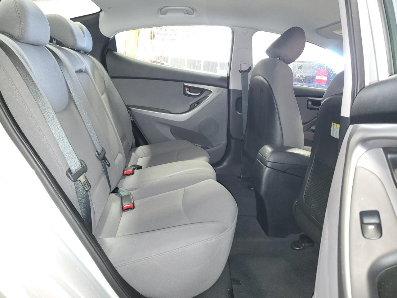 2015 Hyundai Elantra - Image 10