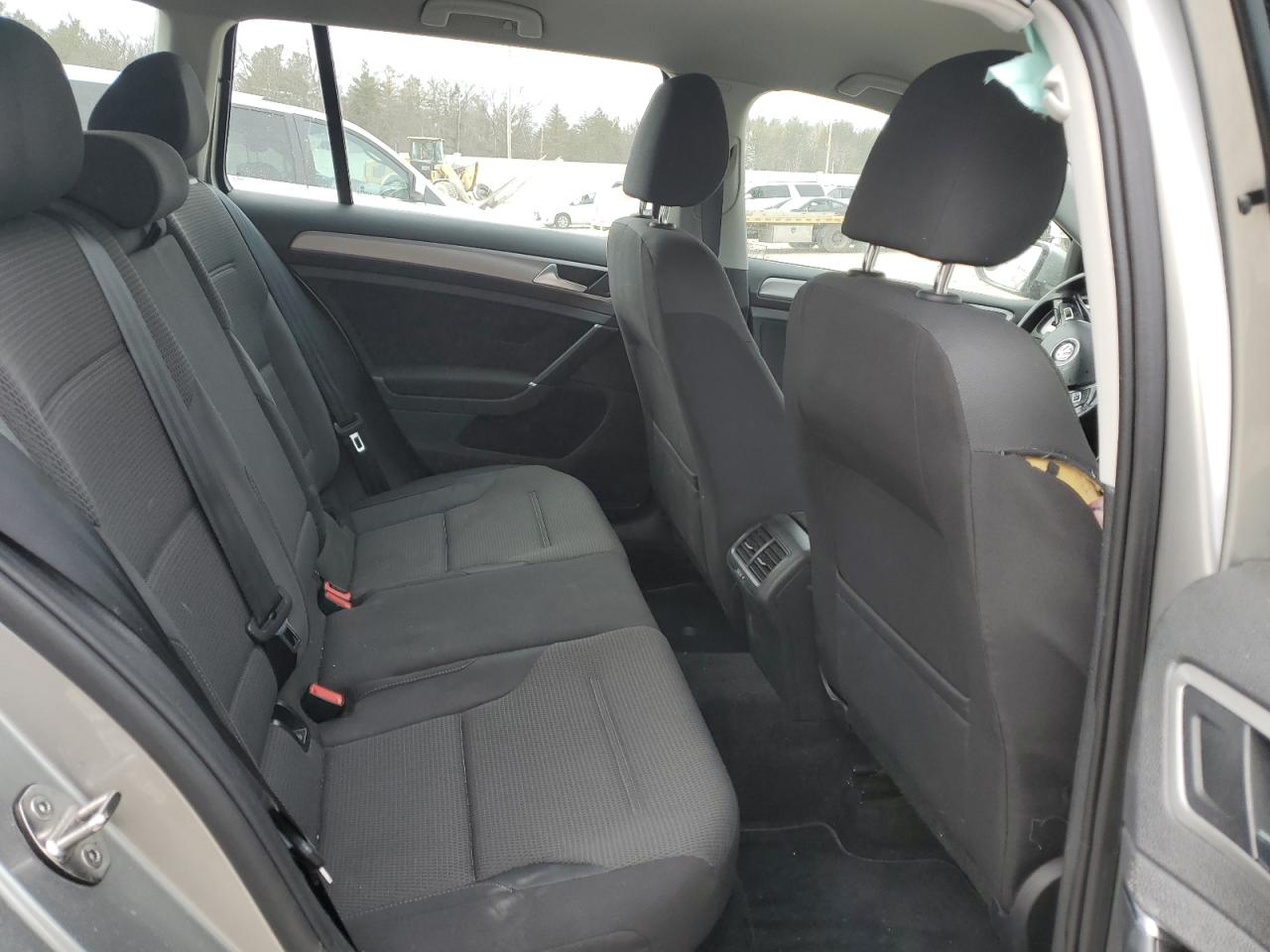 2017 Volkswagen Golf - Image 10