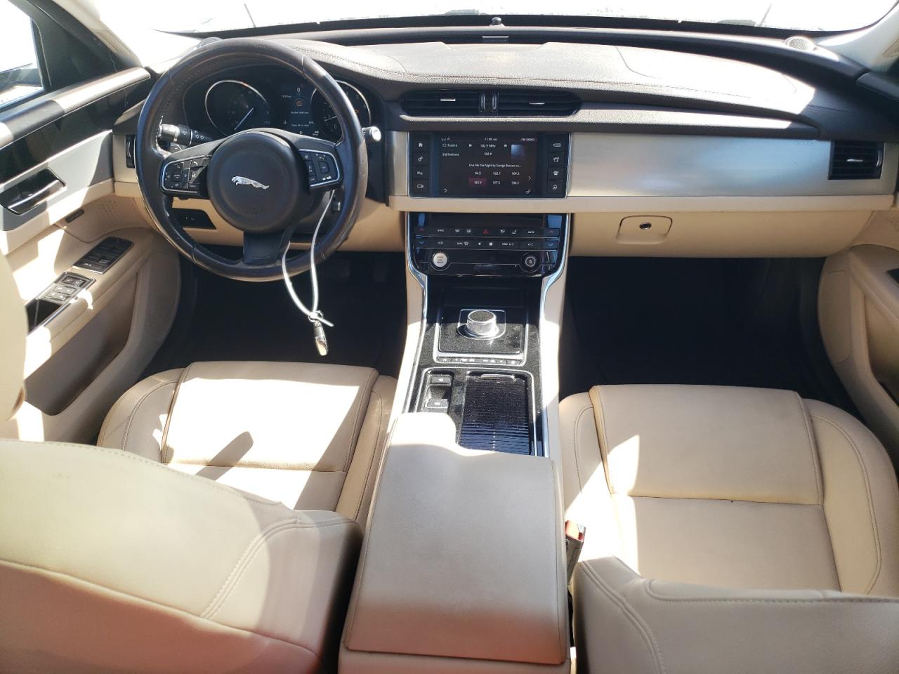 2016 Jaguar XF - Image 8