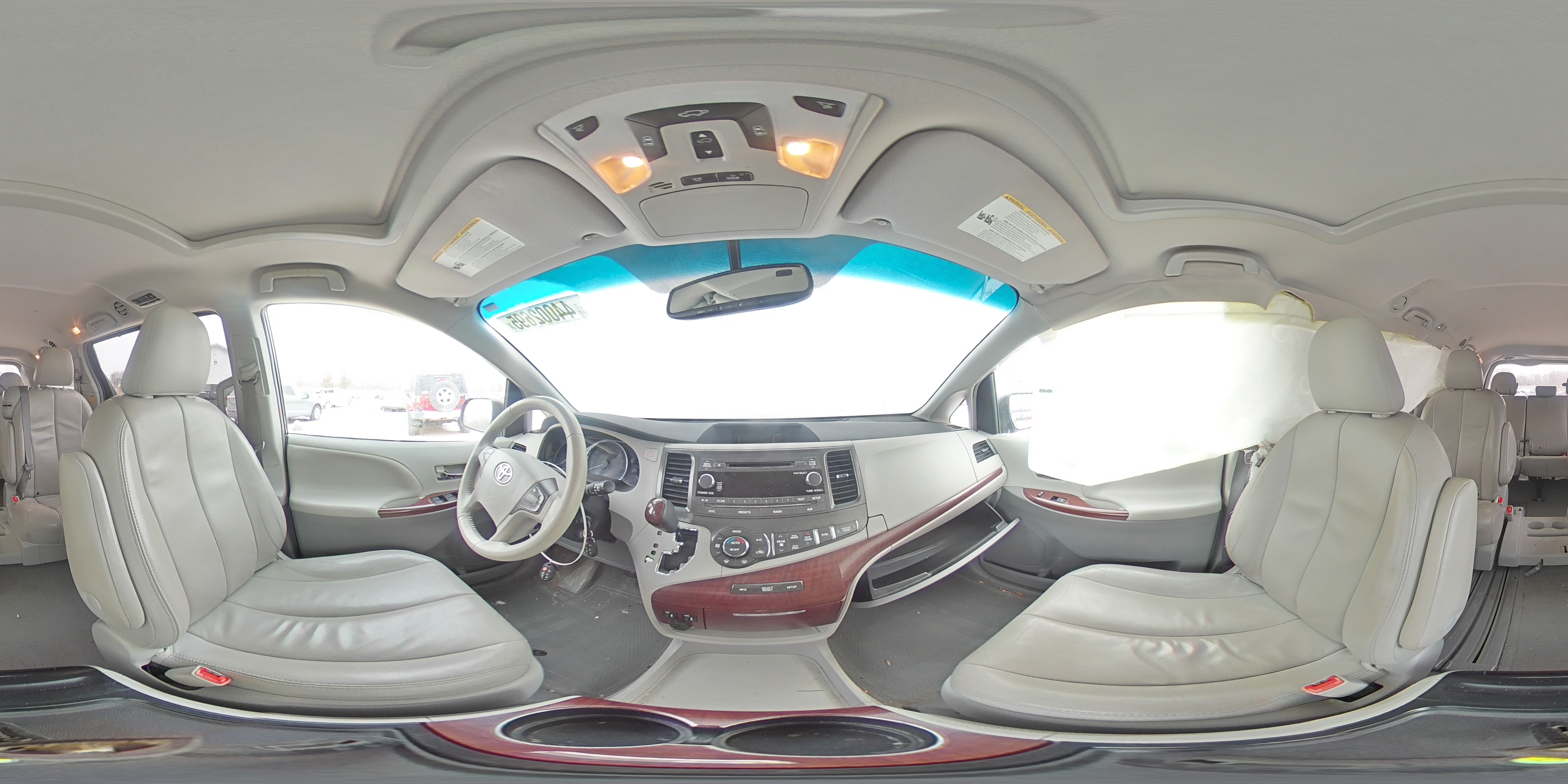 2013 Toyota Sienna - Image 14