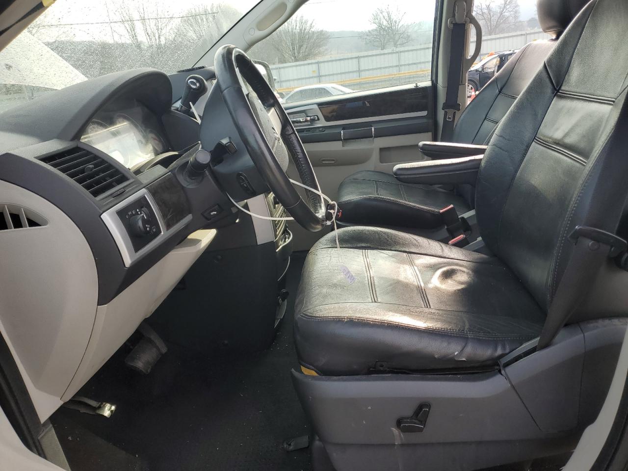 2010 Dodge Caravan - Image 7