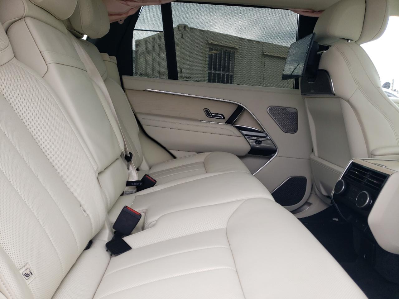 2024 Land Rover Range Rover - Image 11