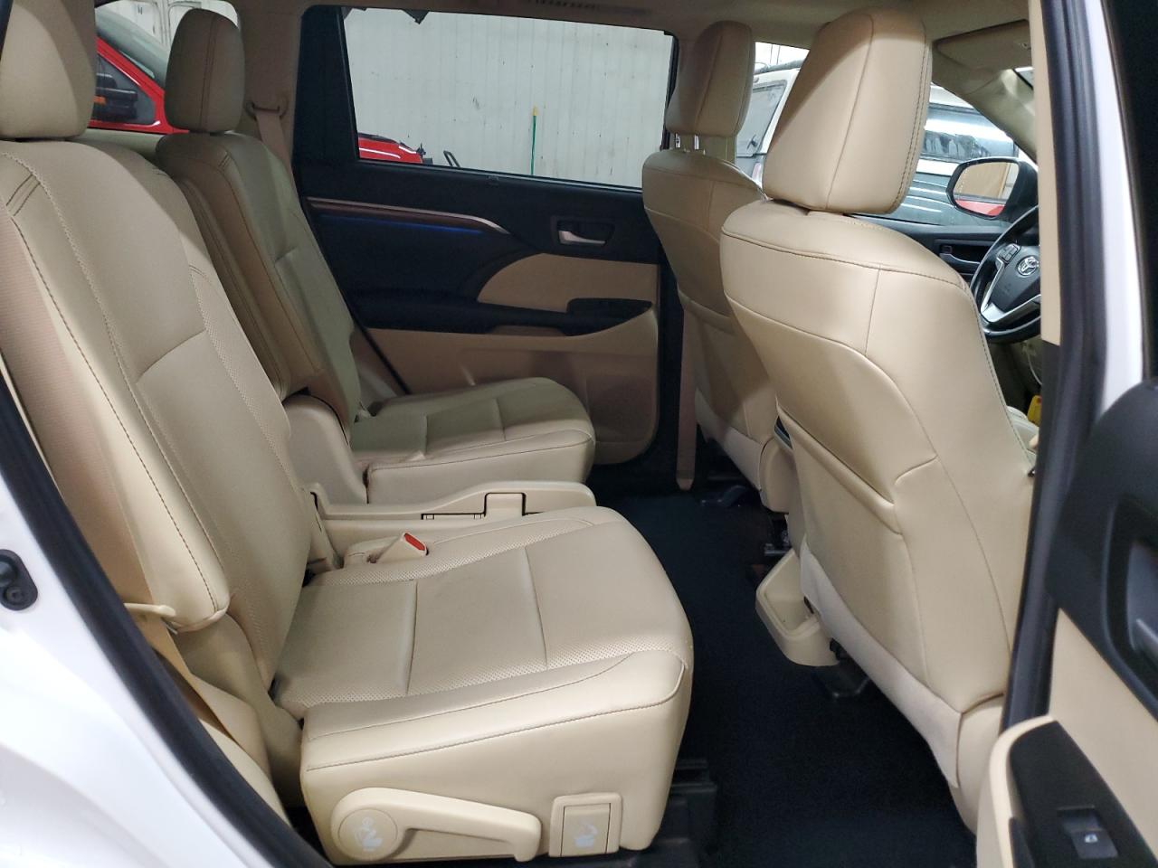 2019 Toyota Highlander - Image 12