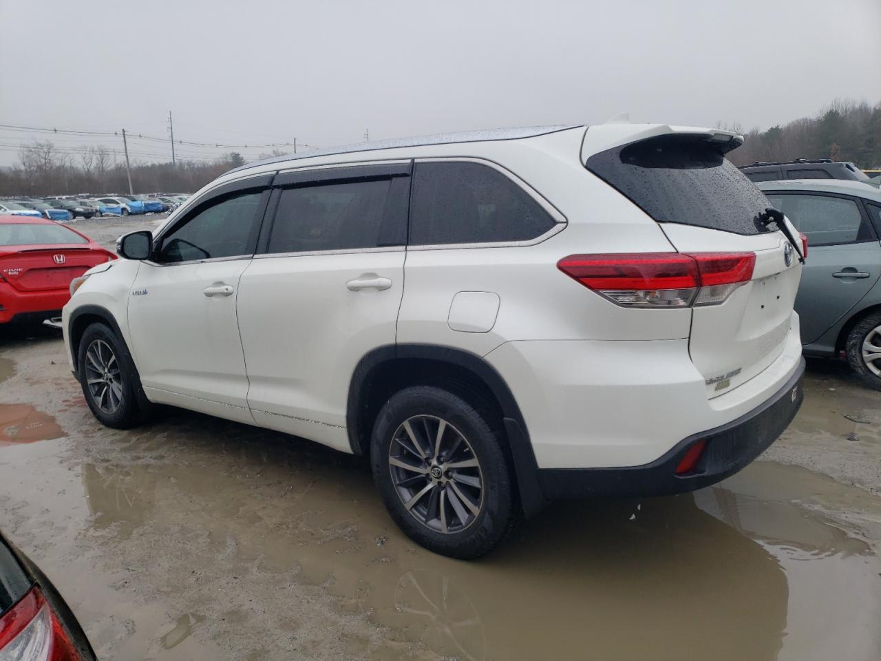 2017 Toyota Highlander - Image 2