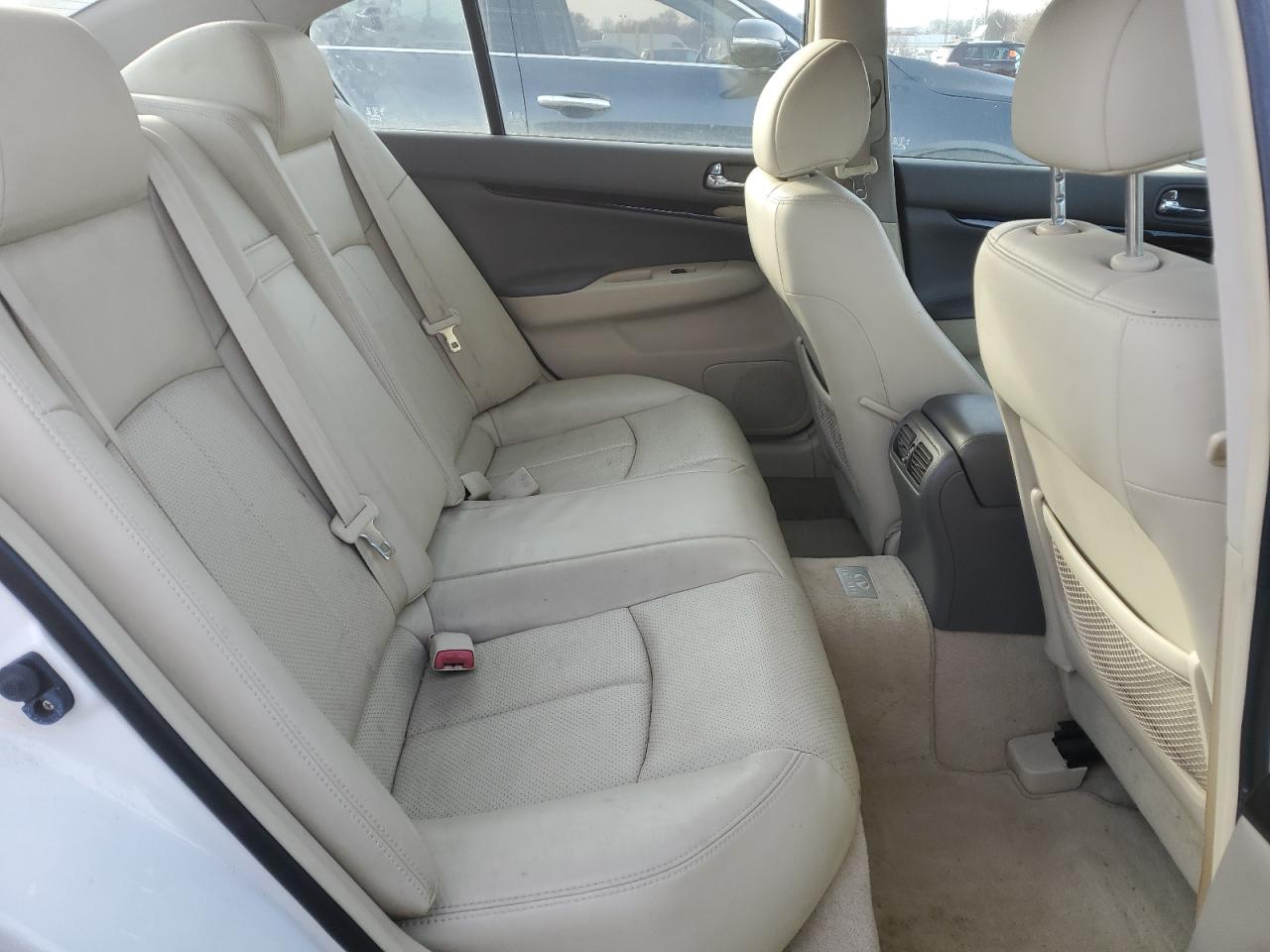 2011 Infiniti G - Image 10