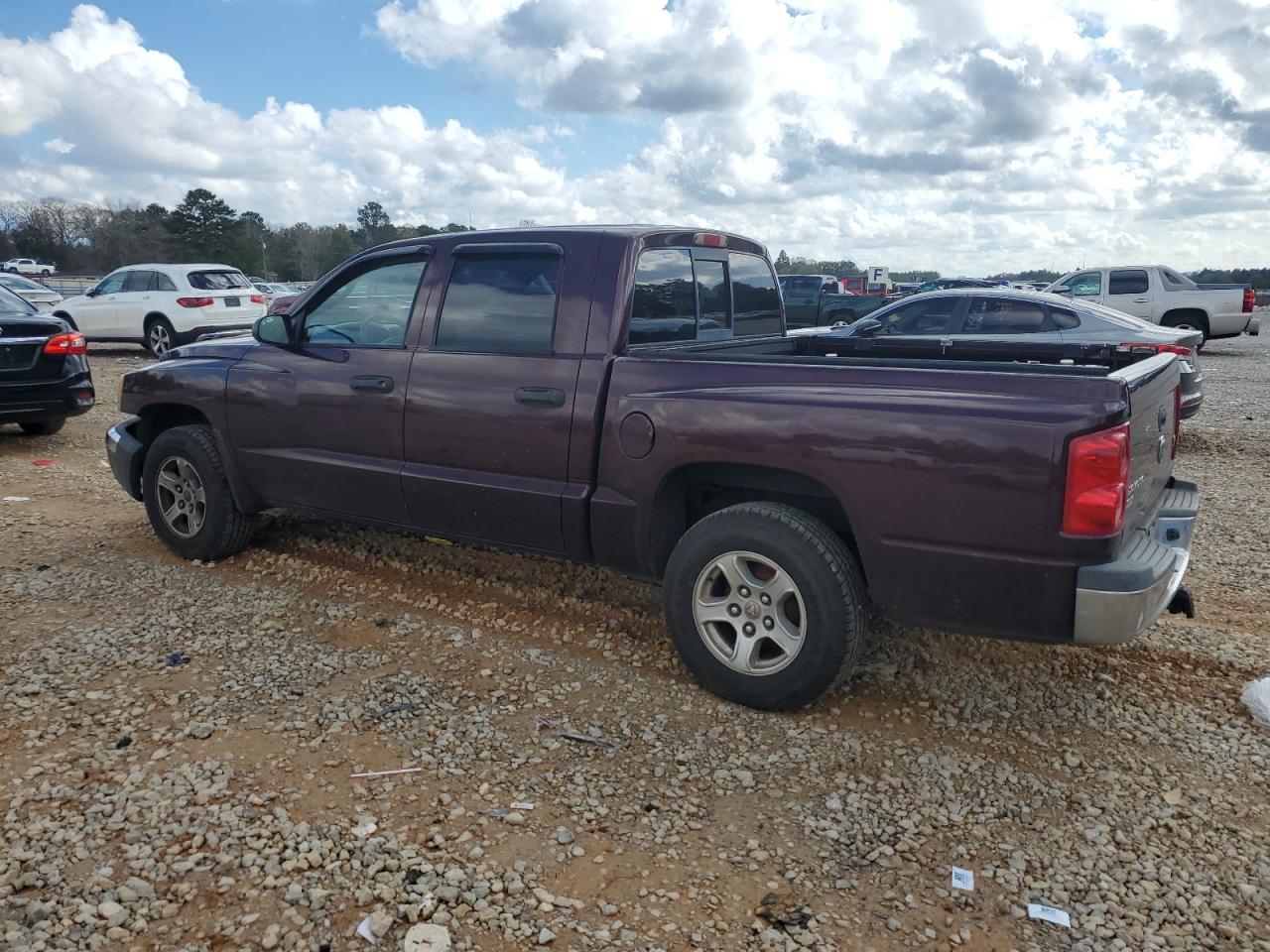 2005 Dodge Dakota - Image 2